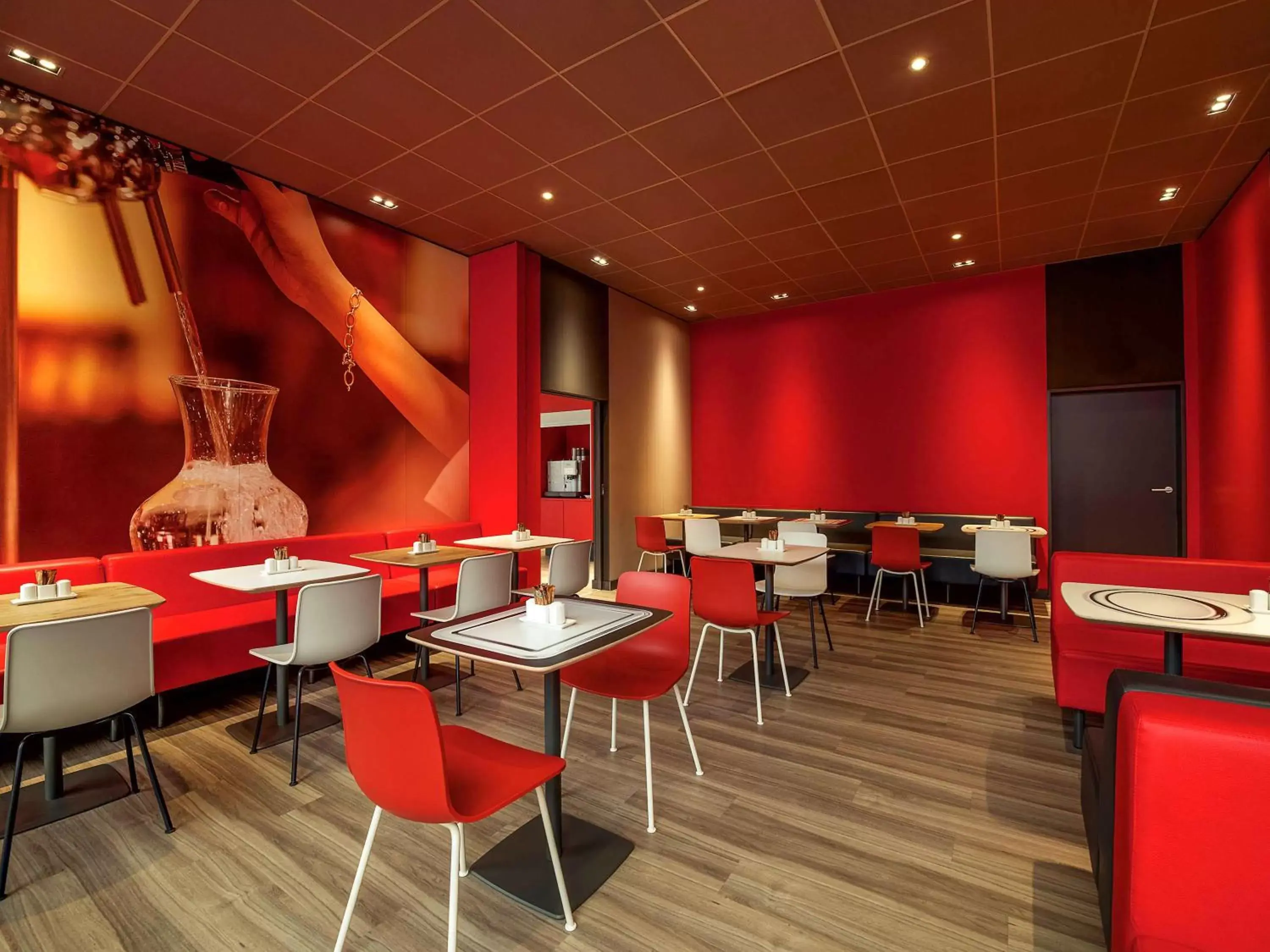 Lounge or bar, Restaurant/Places to Eat in ibis Hamburg Alsterring