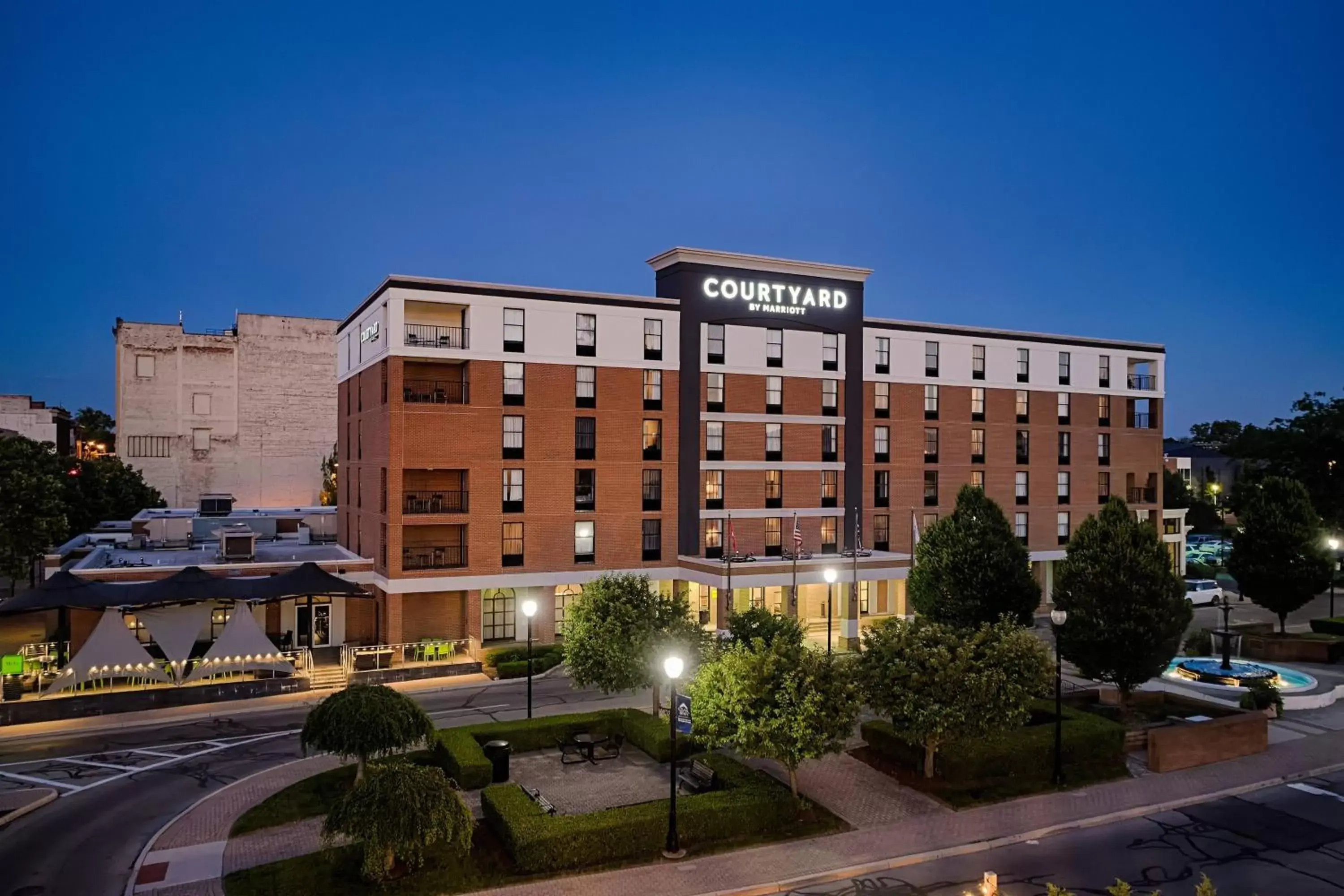 Property Building in Courtyard by Marriott Springfield Downtown