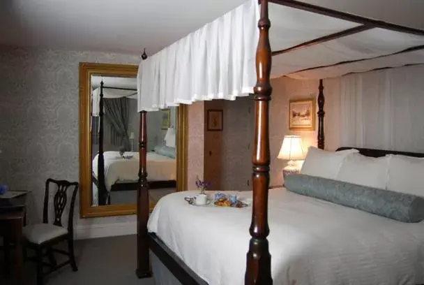 Photo of the whole room, Bed in Simsbury 1820 House