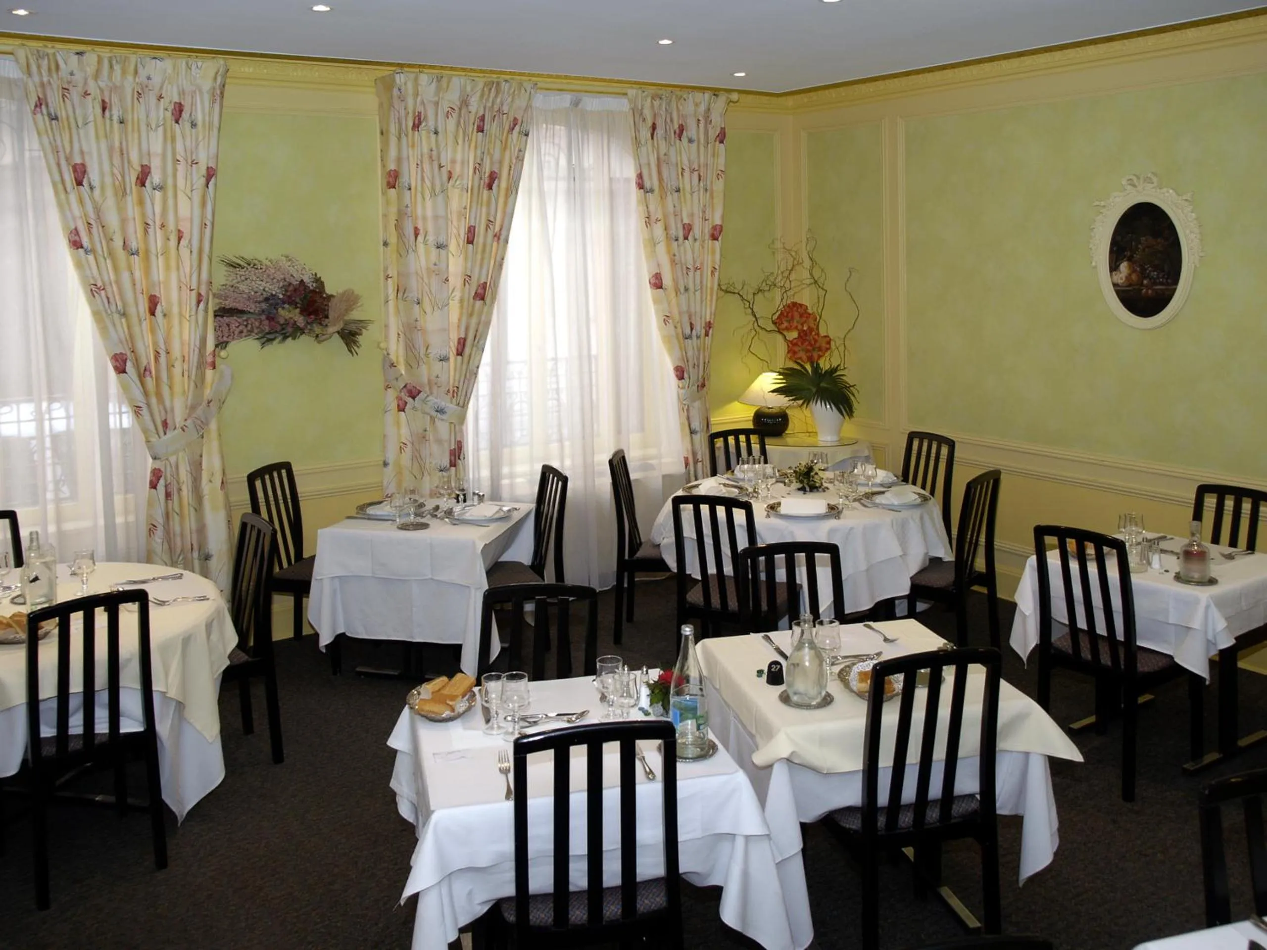 Restaurant/places to eat in Logis Le Midland
