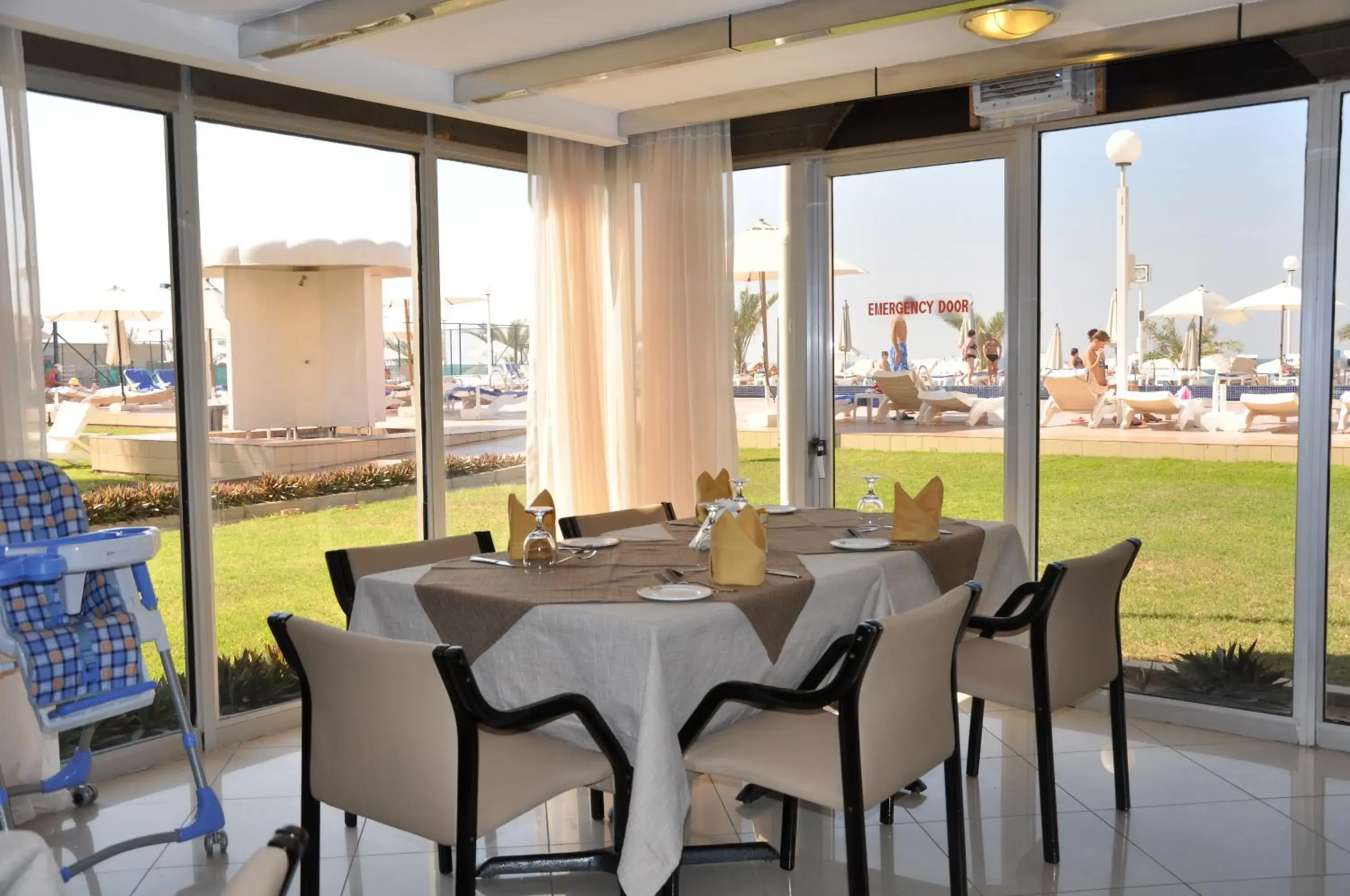 Meals, Restaurant/Places to Eat in Sharjah Carlton Hotel