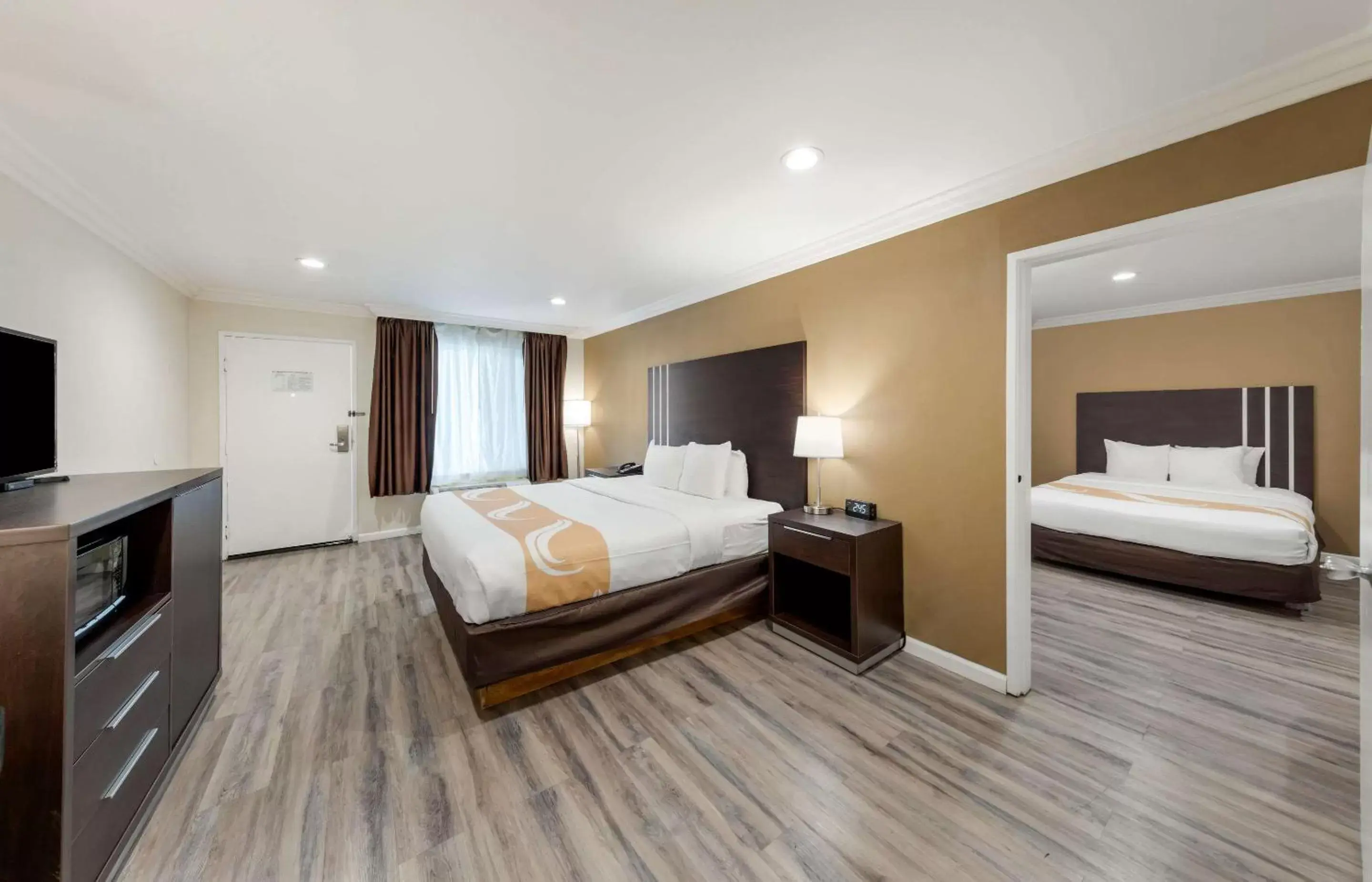 Bed in Quality Inn Long Beach - Signal Hill