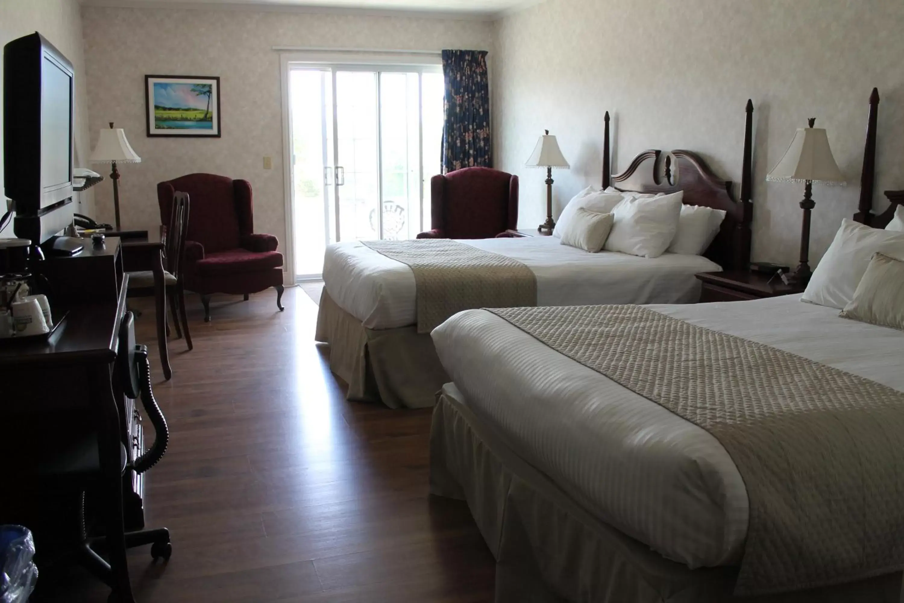 Photo of the whole room, Room Photo in Days Inn by Wyndham Edmundston