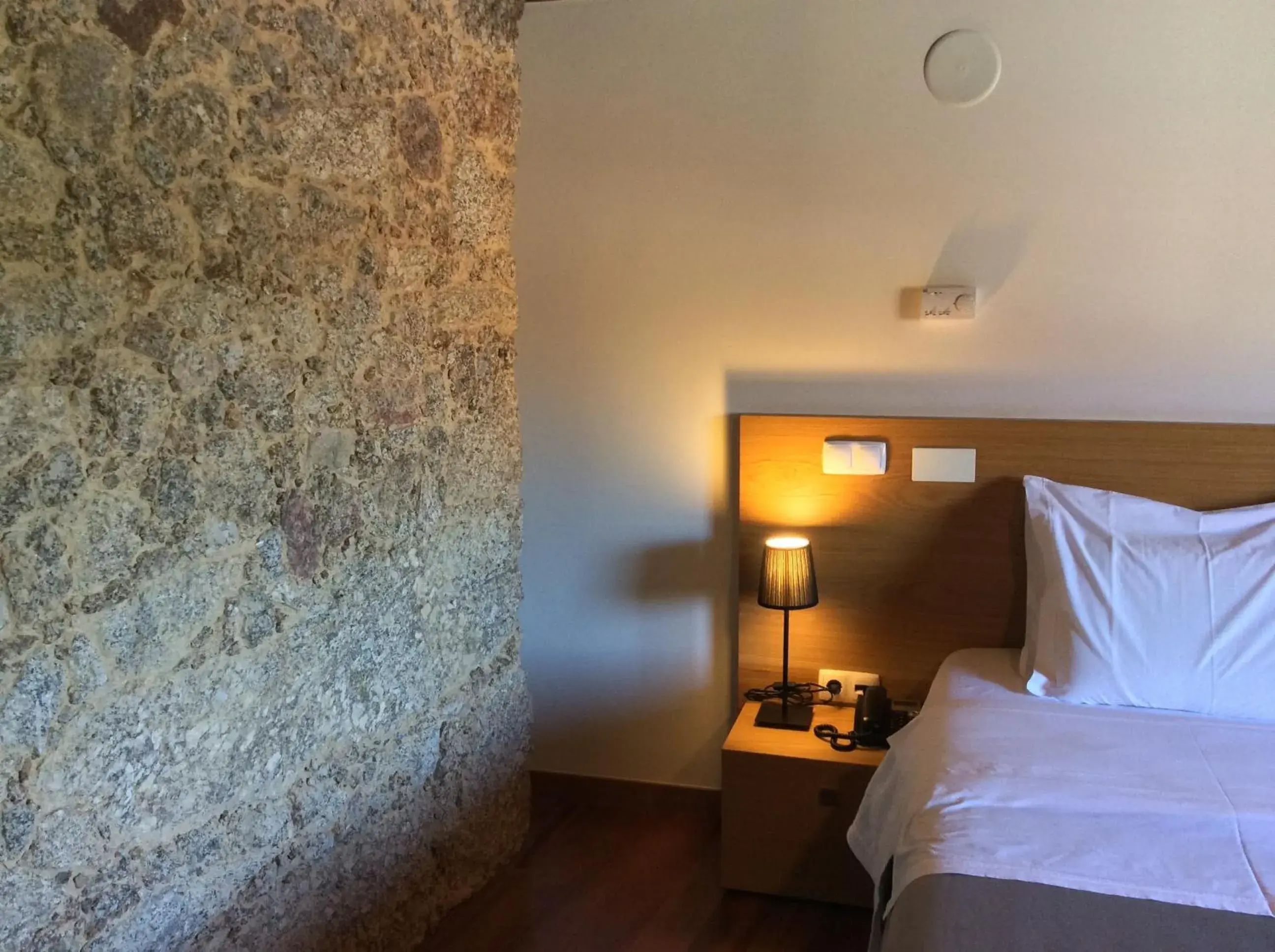 Double or Twin Room with Pool View in Hotel Rural Alves - Casa Alves Torneiros