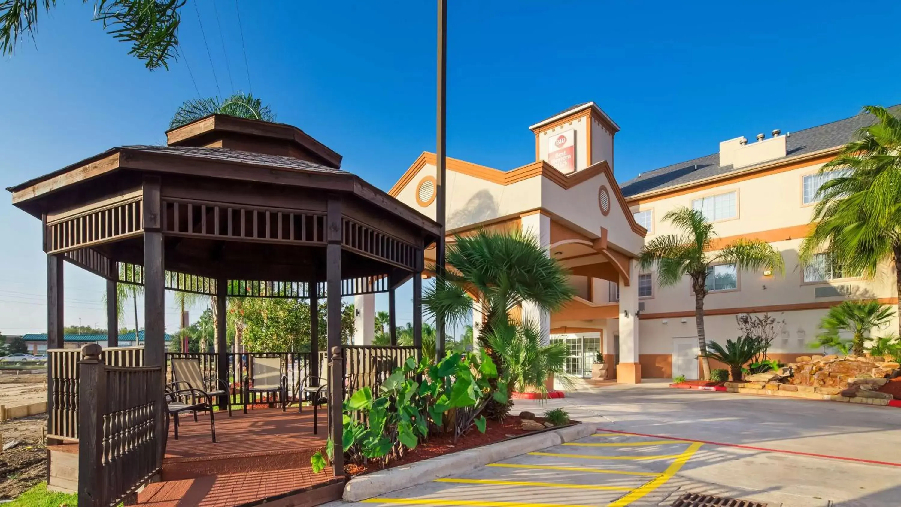 Property building in Best Western Plus Houston Atascocita Inn & Suites Property building in Best Western Plus Houston Atascocita Inn & Suites