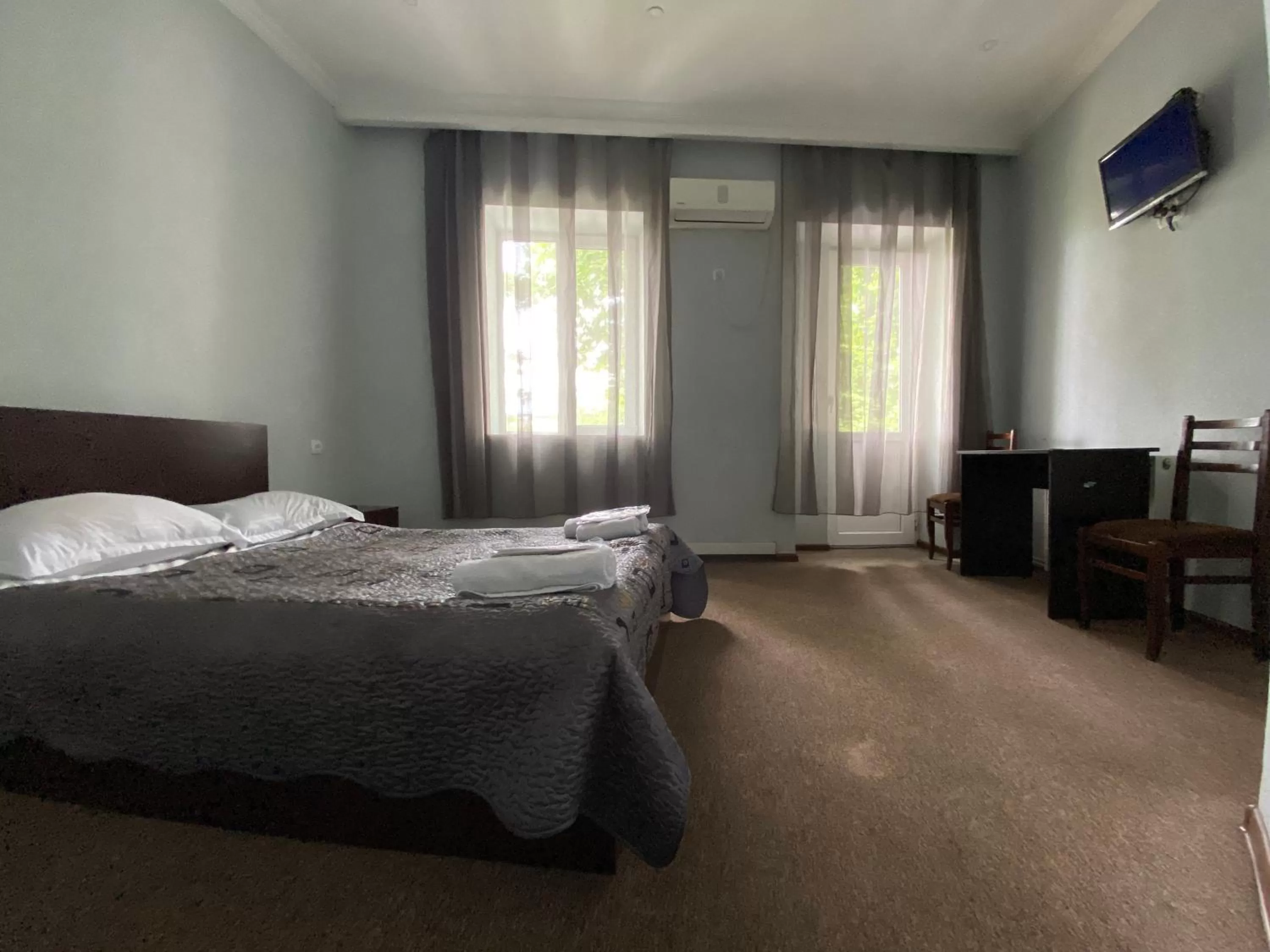 Bed in Hotel Shalimar