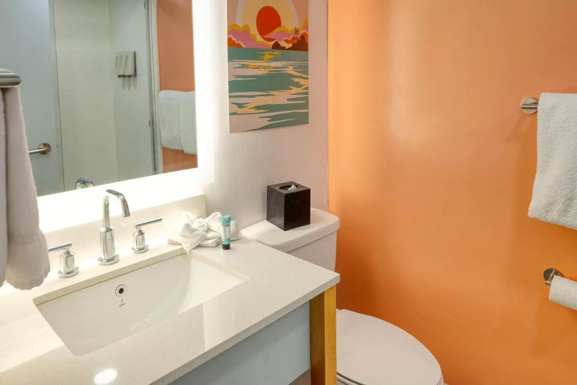 Bathroom in Golden Sands Oceanfront Hotel