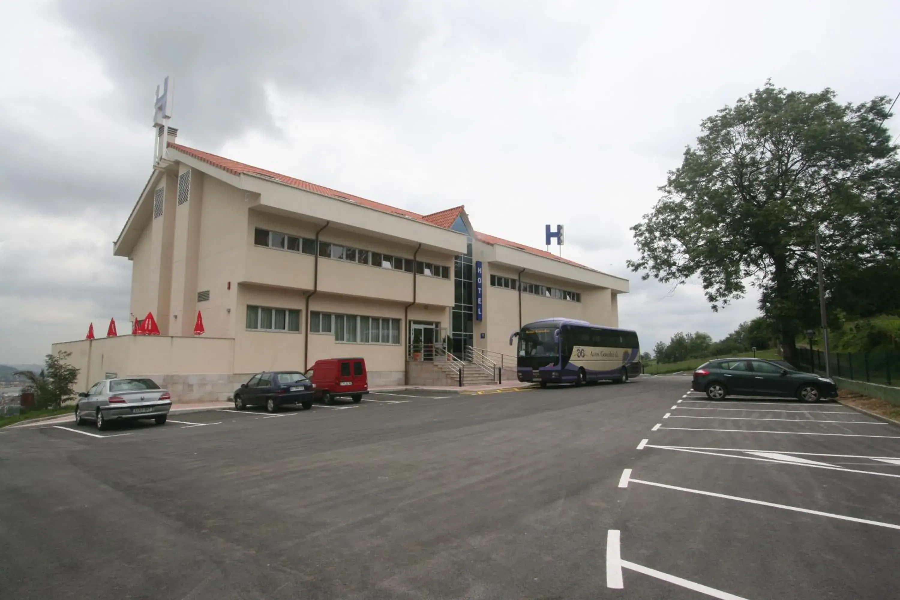 Facade/entrance, Property Building in Hotel Palacio de Asturias