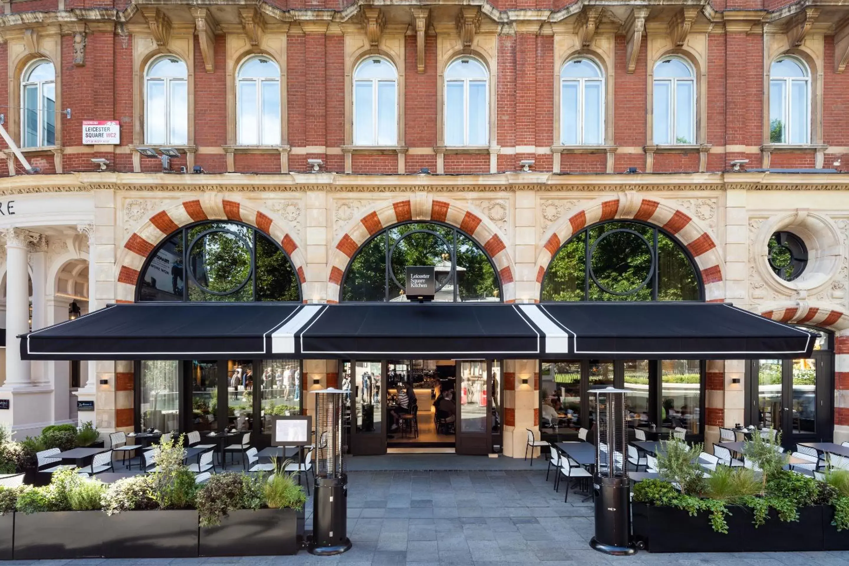 Restaurant/places to eat, Property Building in Radisson Blu Edwardian Hampshire Hotel, London