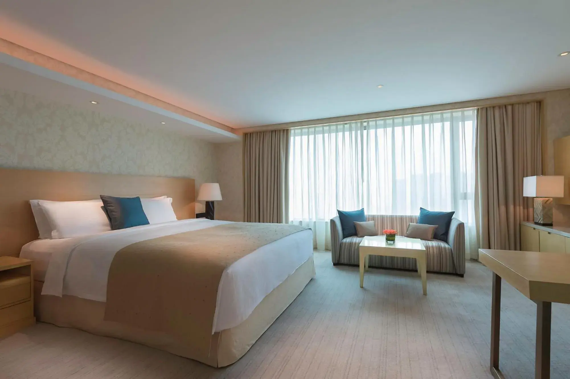 Photo of the whole room, Bed in Marco Polo Wuhan Hotel