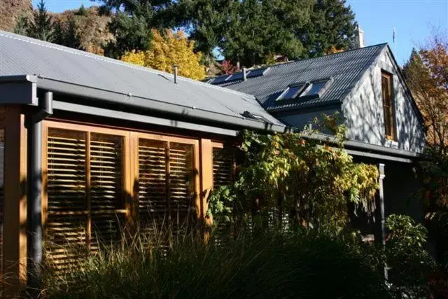 Facade/entrance, Property Building in Arrowtown House Boutique Hotel