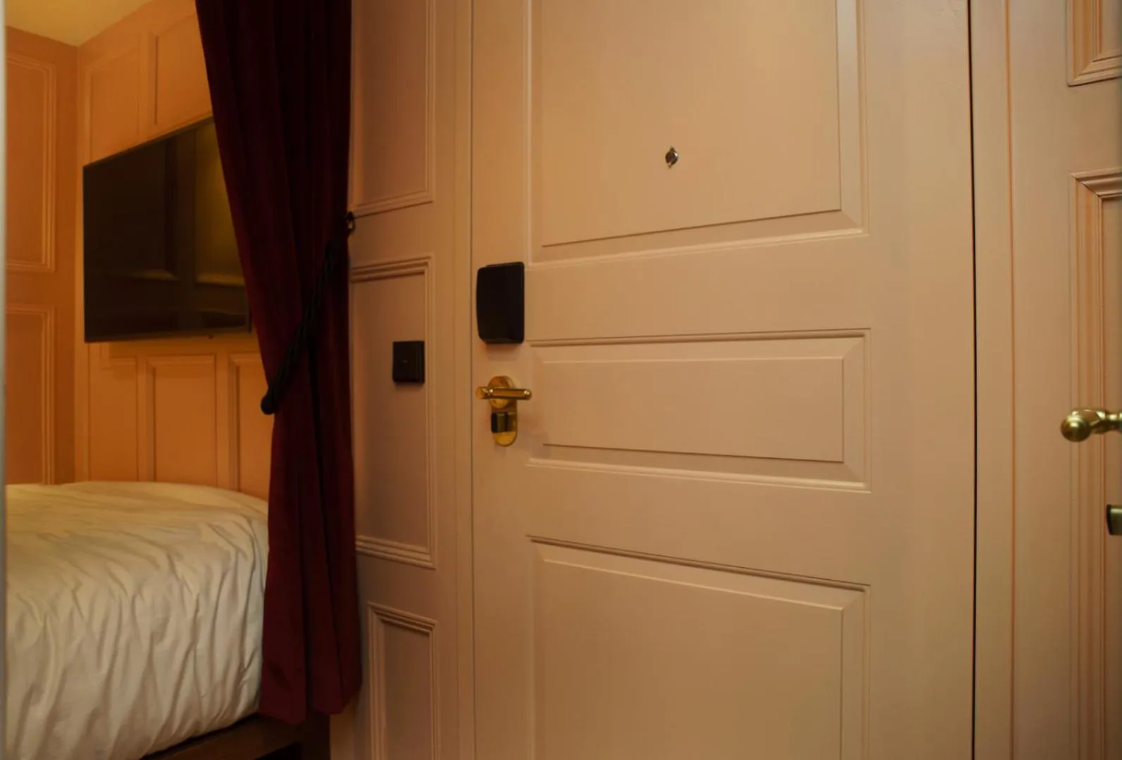 Bedroom, Bed in Mimi's Hotel Soho