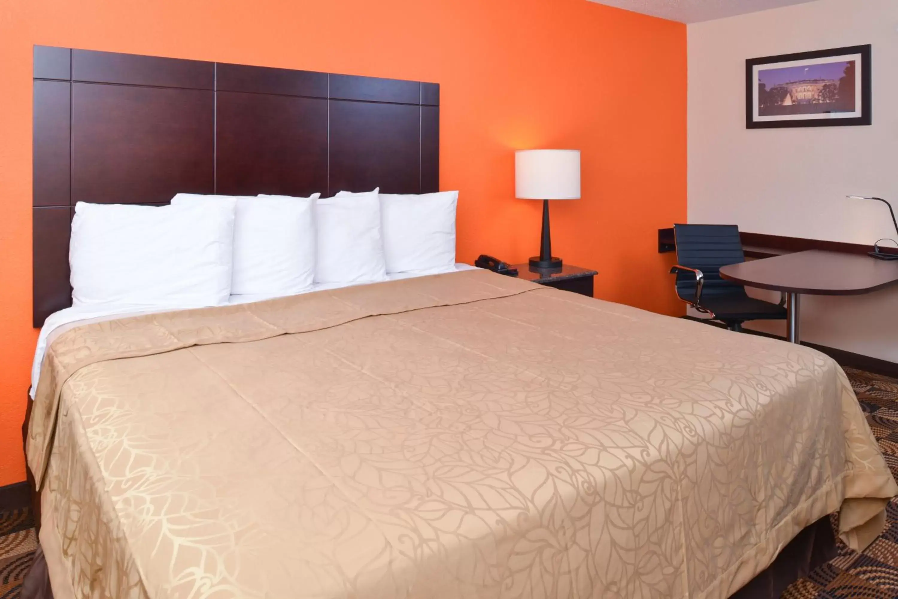 Bed in Americas Best Value Inn-Pittsburgh Airport Bed in Americas Best Value Inn-Pittsburgh Airport