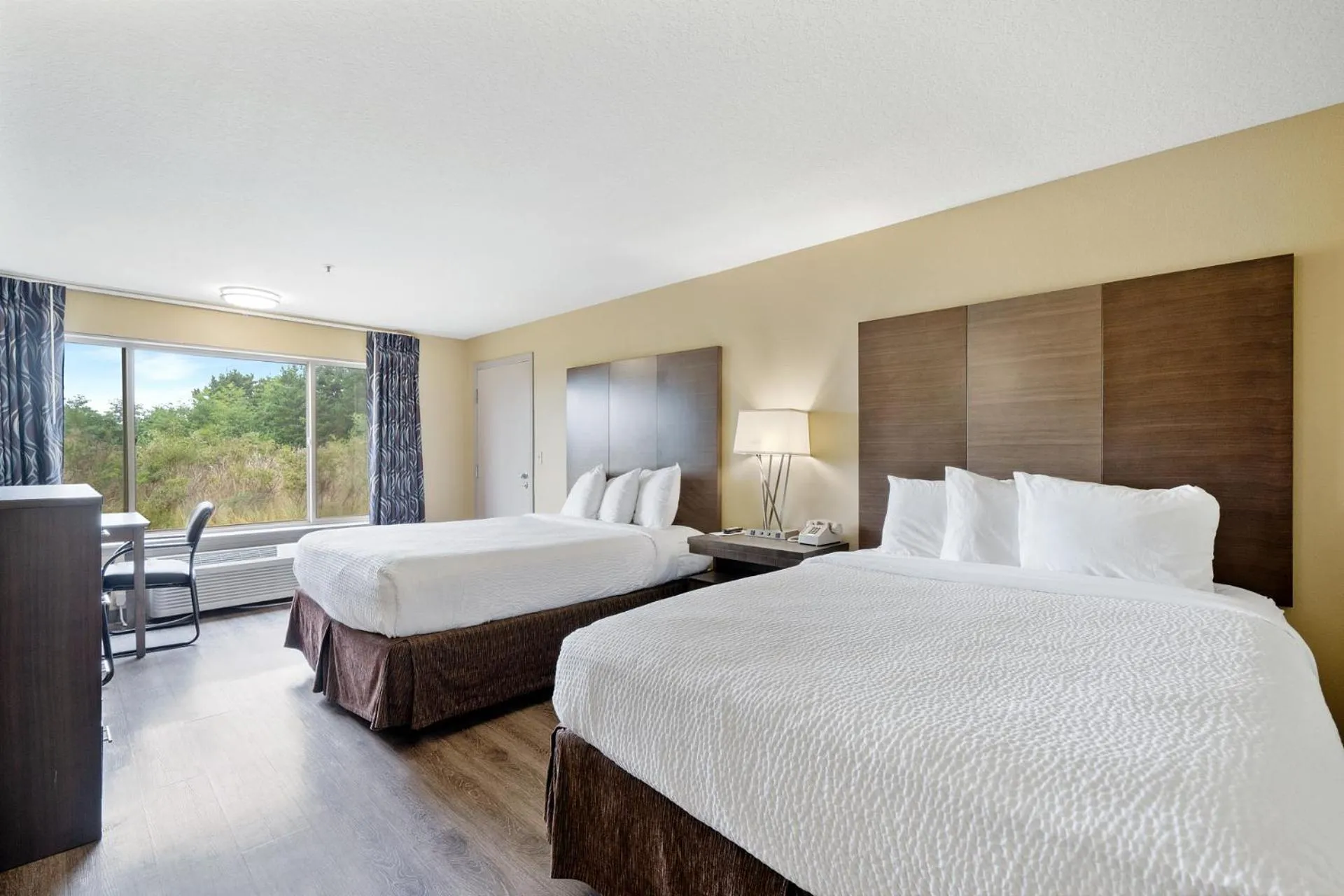 Bed in Oceanview Inn at the Arch