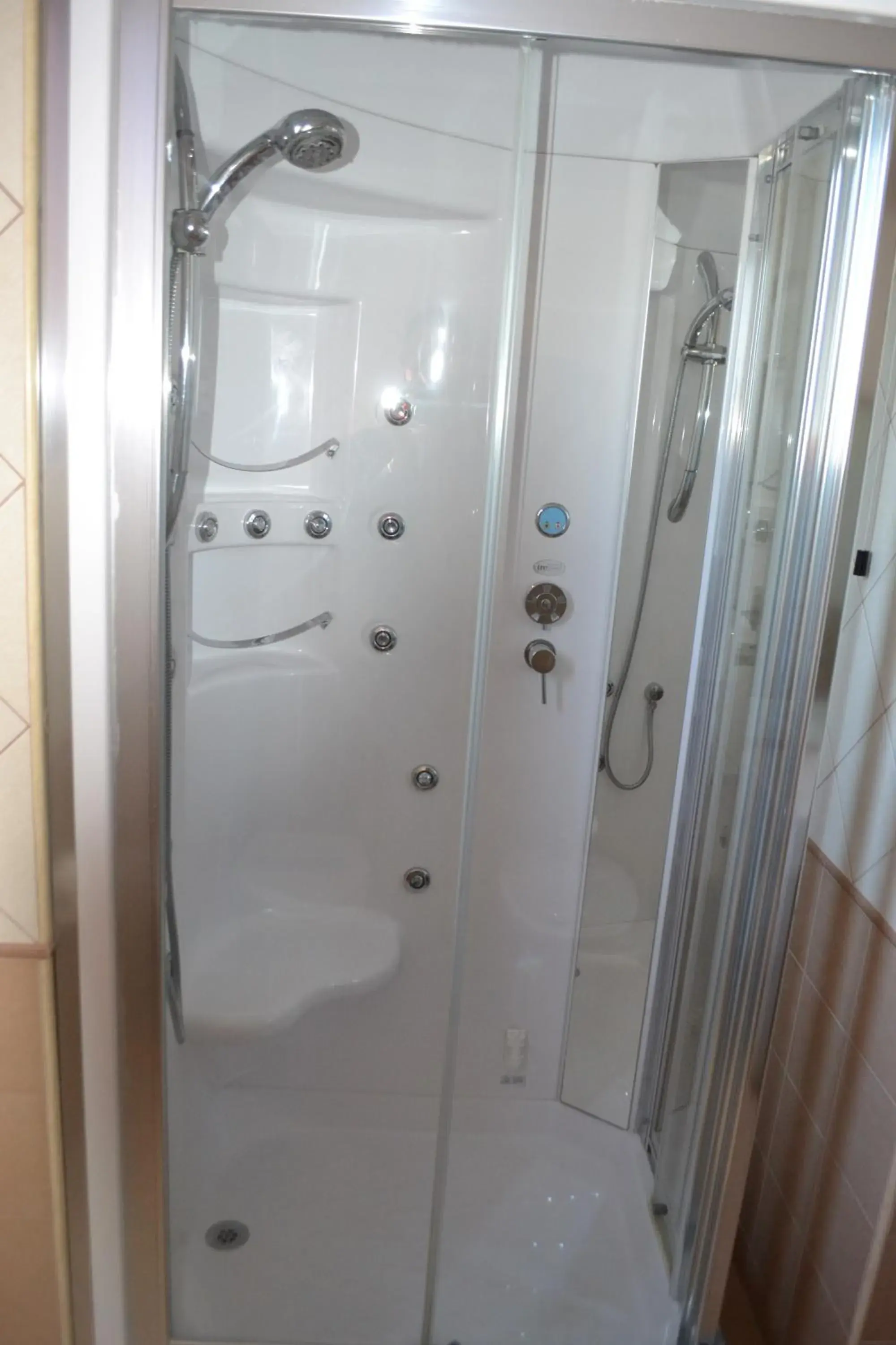 Shower, Bathroom in La Villa dei Gourmets - Struttura Sanificata