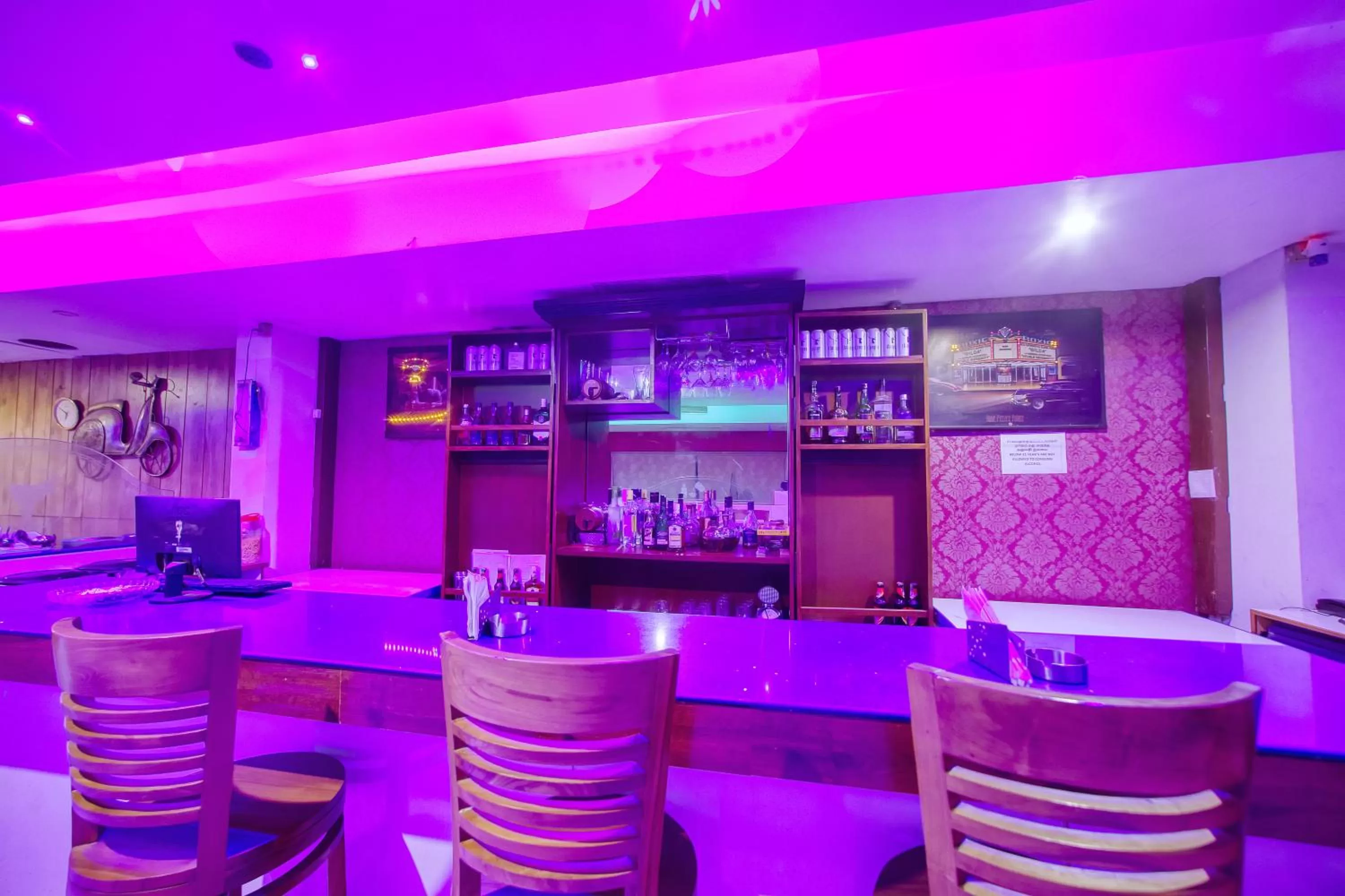 Lounge or bar in HOTEL WINDSOR CASTLE