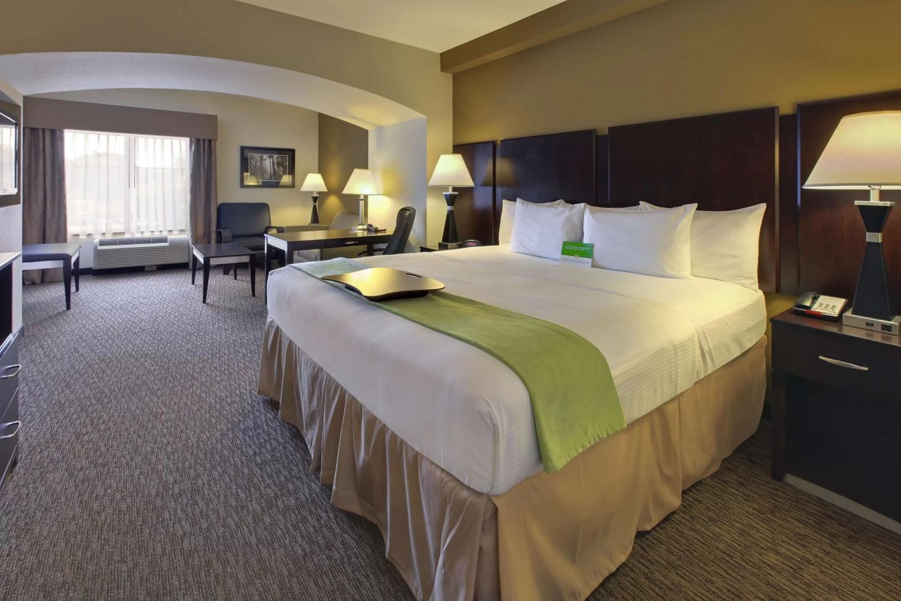 Photo of the whole room, Bed in La Quinta by Wyndham Memphis Wolfchase