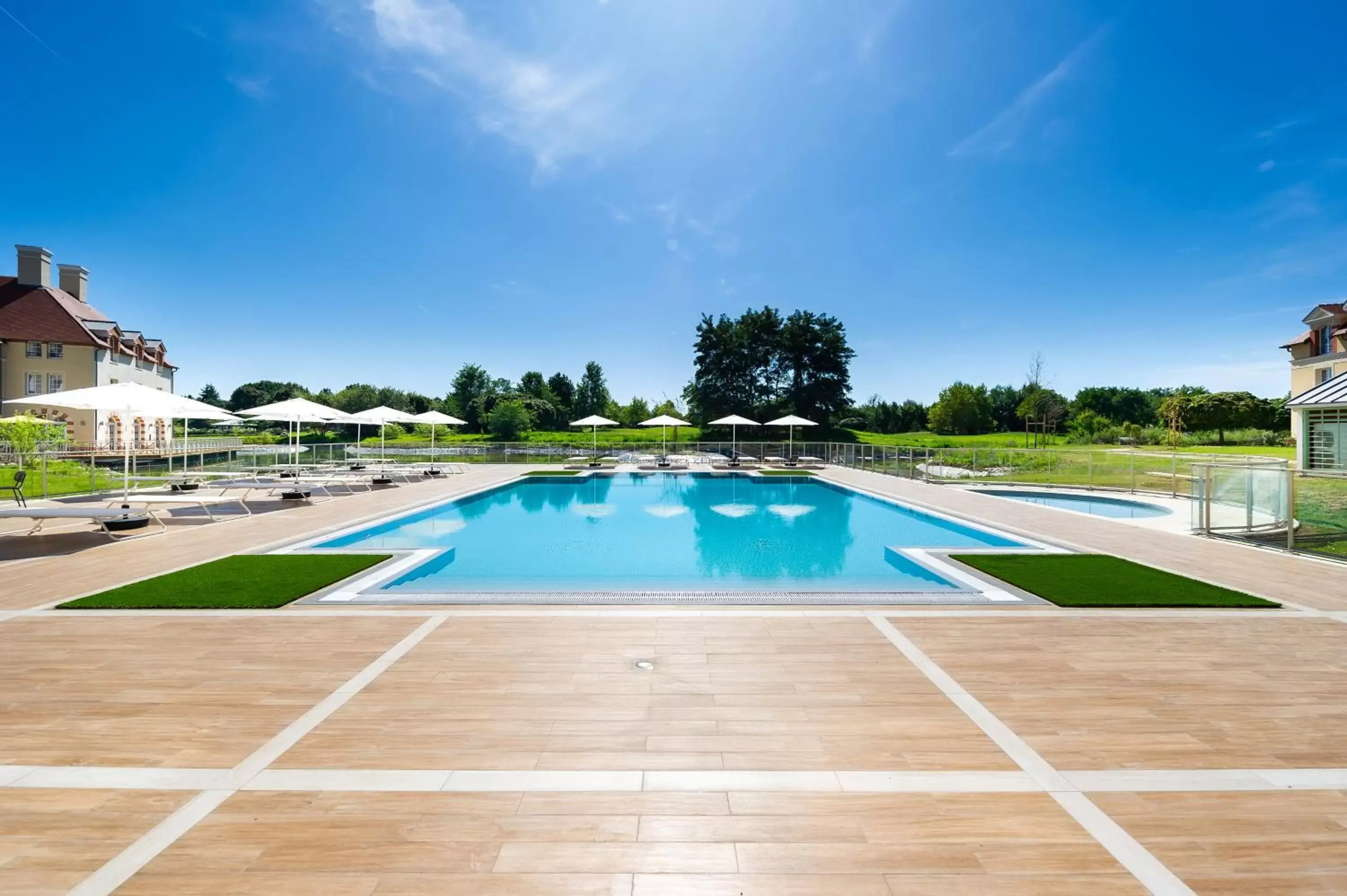 Swimming Pool in Staycity Aparthotels near Disneyland Paris