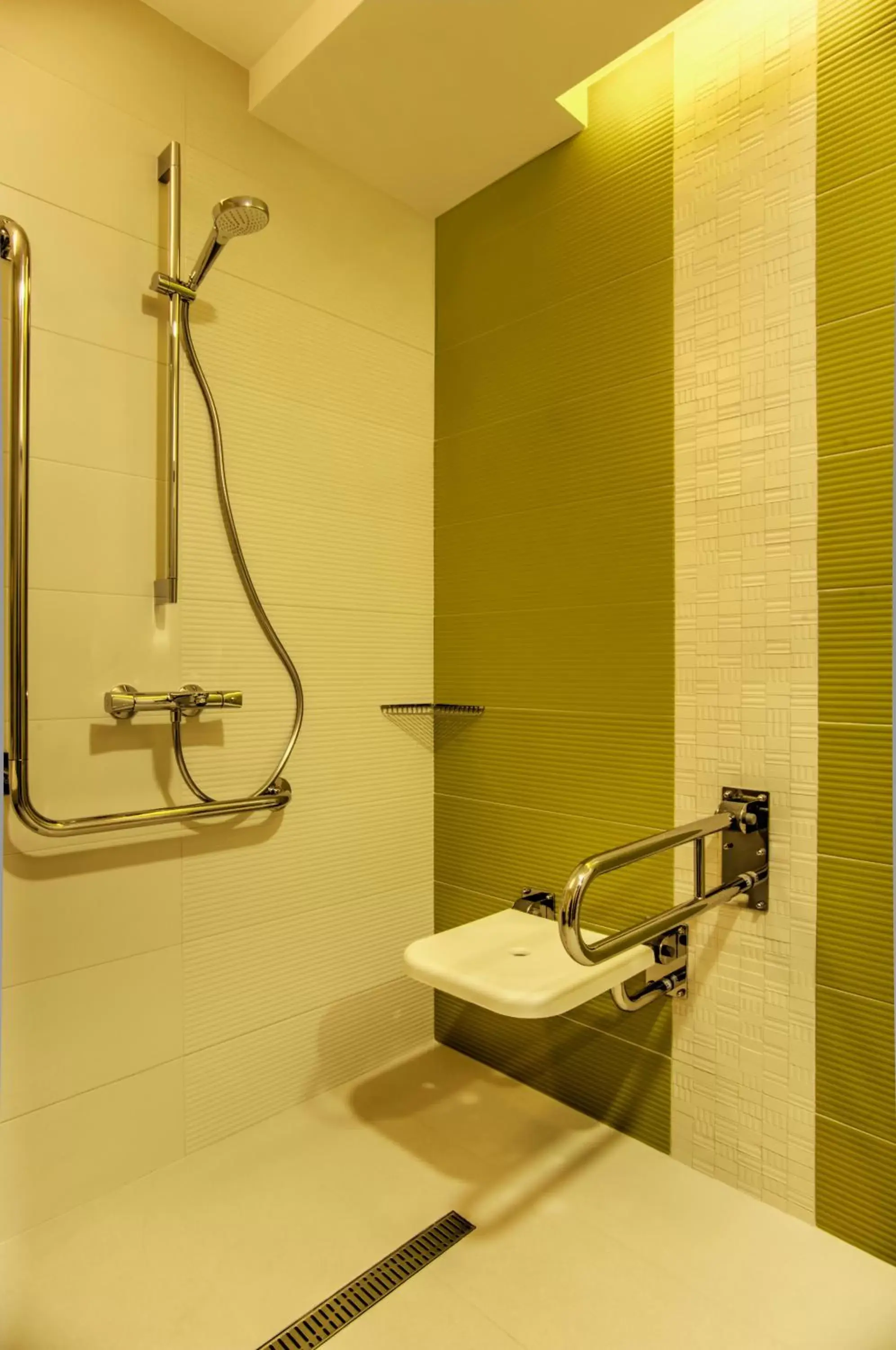 Shower, Bathroom in Holiday Inn Plovdiv, an IHG Hotel