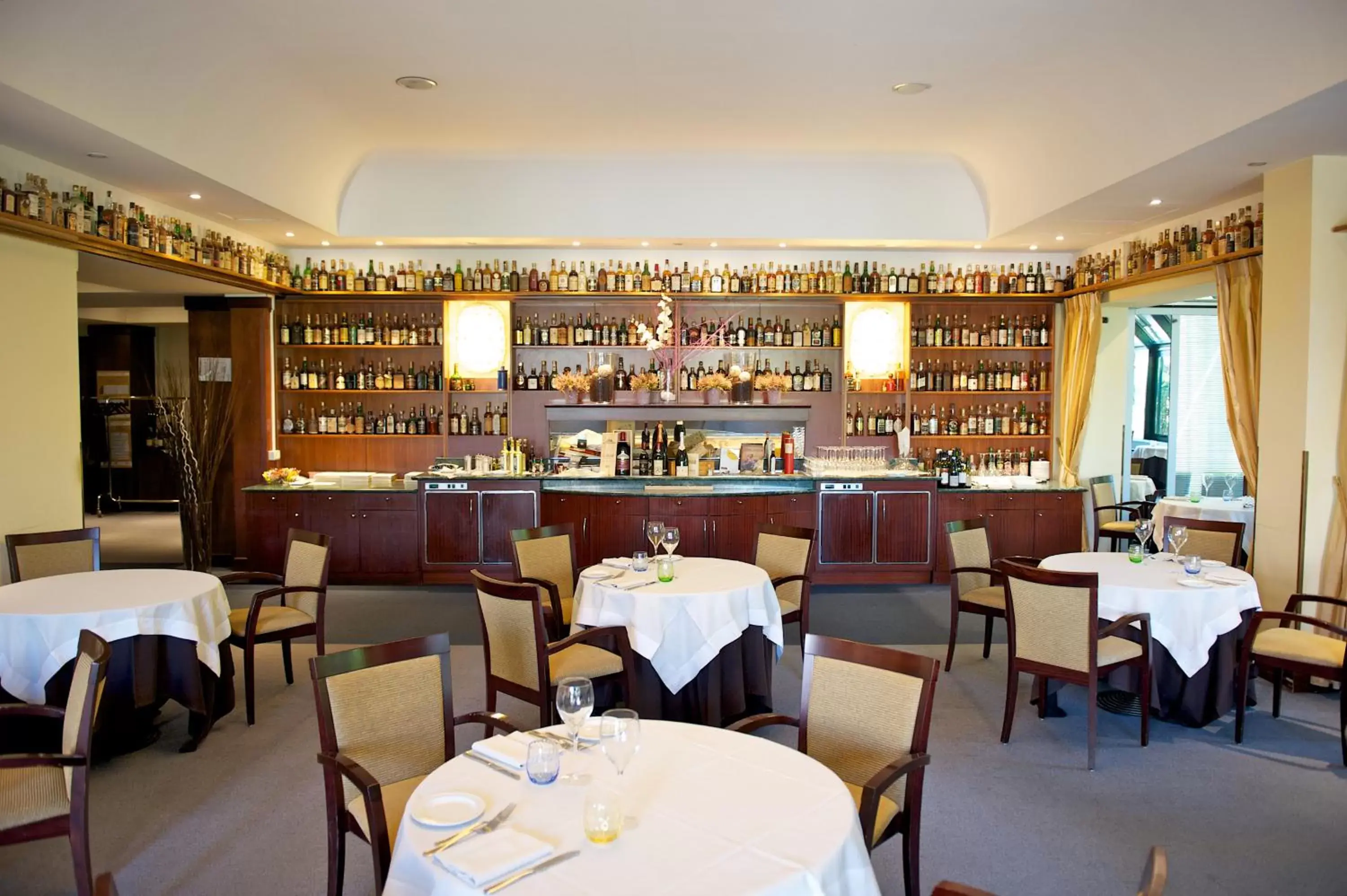 Lounge or bar, Restaurant/Places to Eat in Mercure Reggio Emilia Centro Astoria