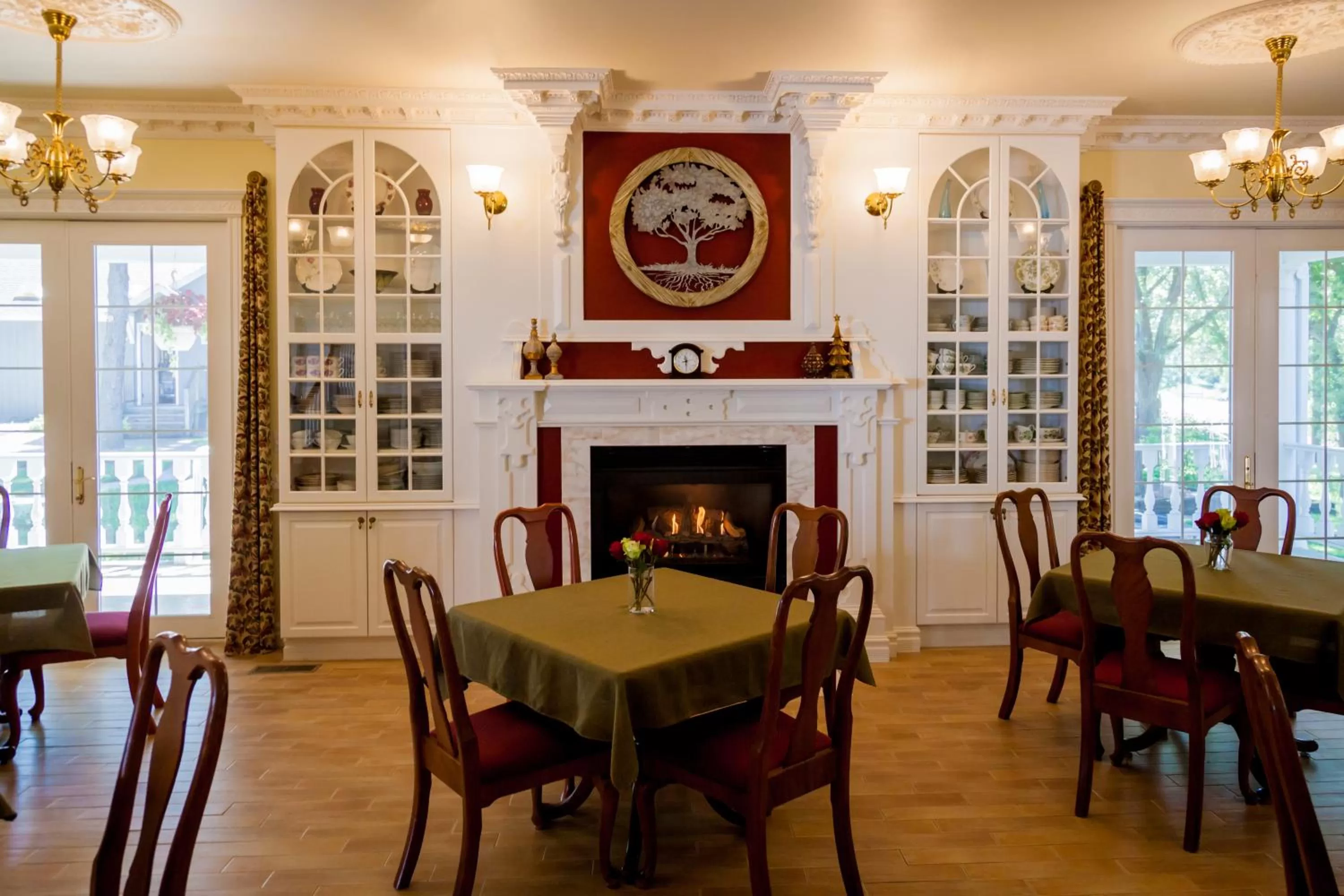 Decorative detail, Restaurant/Places to Eat in The Oakwood Inn