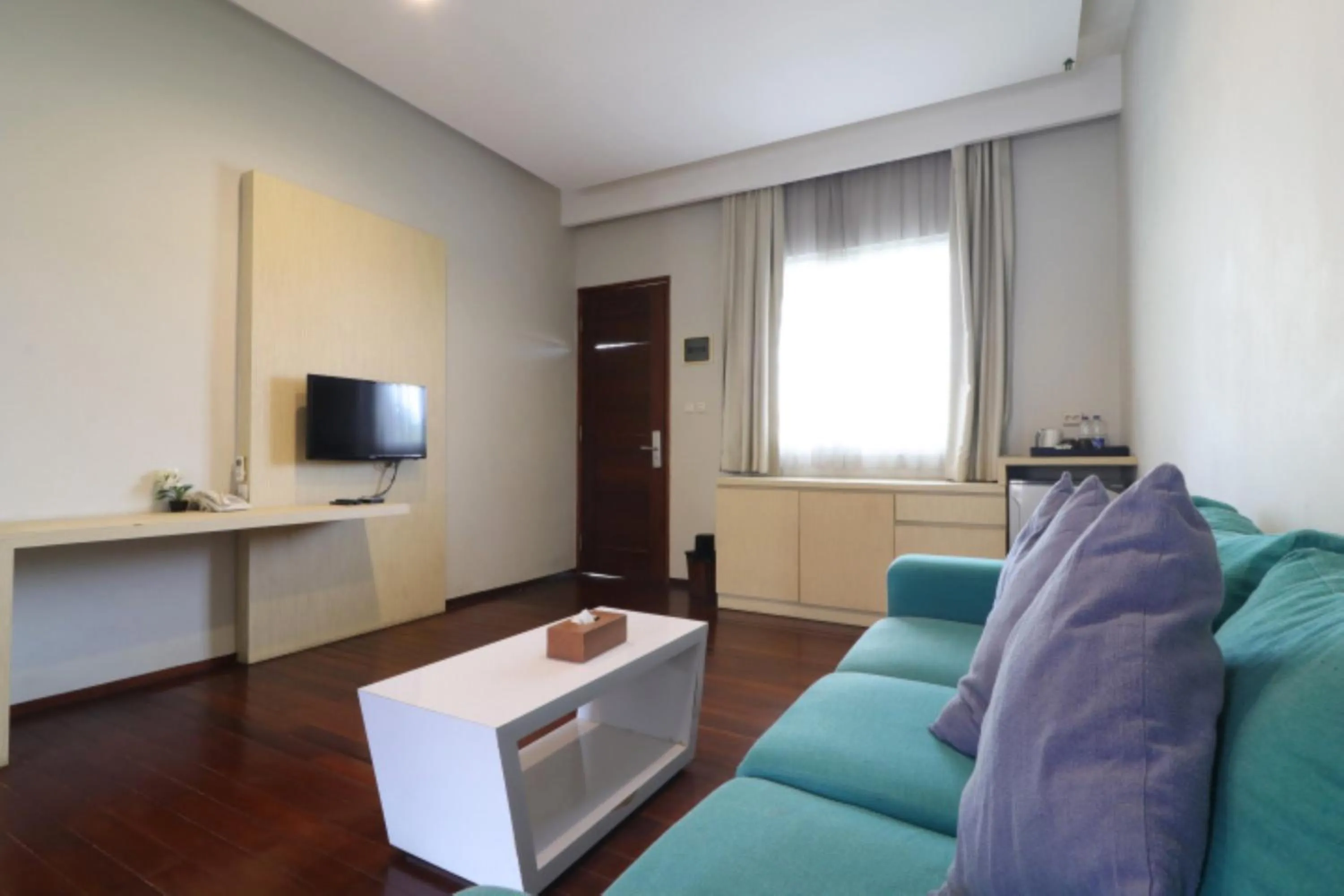 TV and multimedia in Pejaten Valley Residence