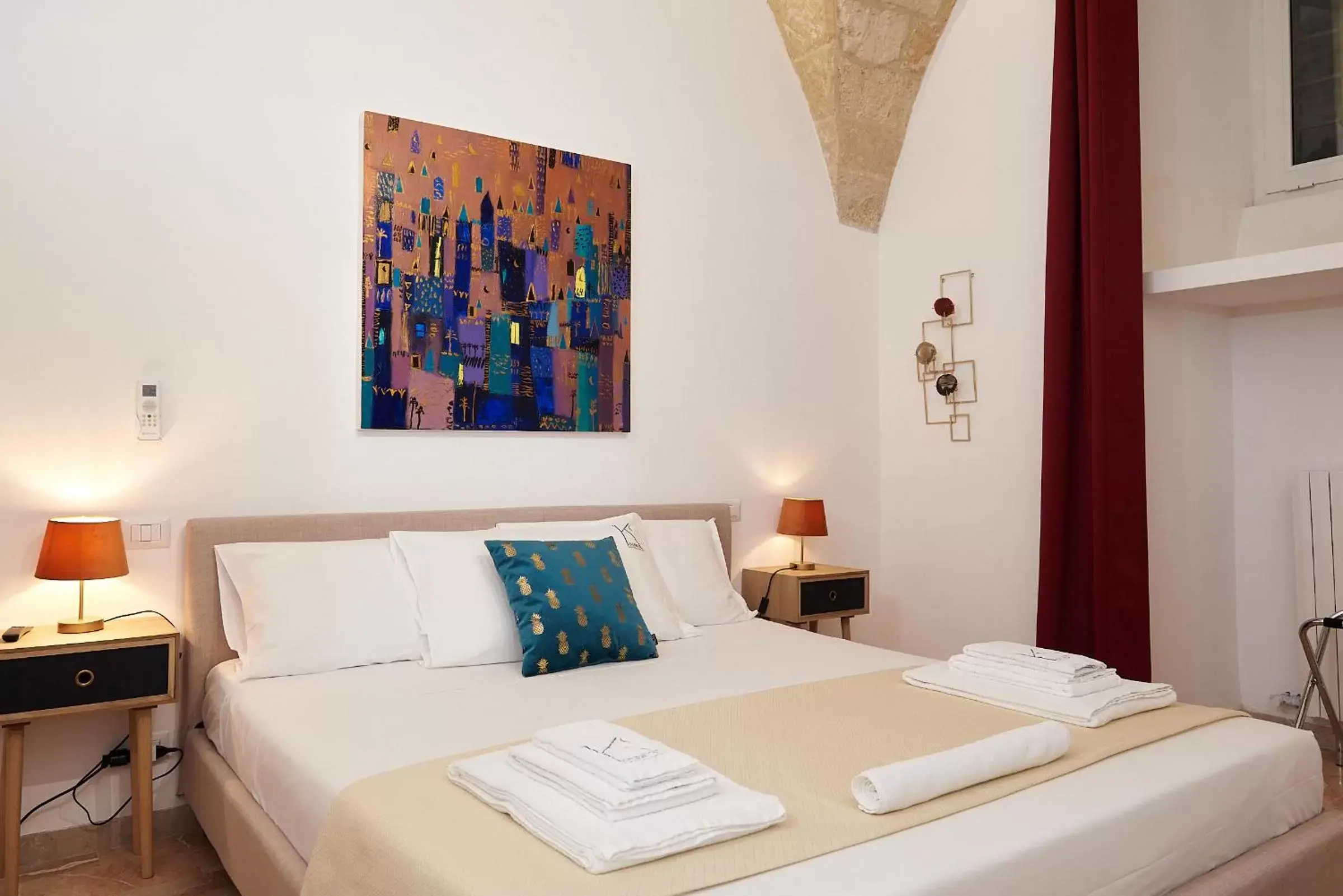 Bedroom, Bed in Kalinifta - Jacuzzi & Suites SIT