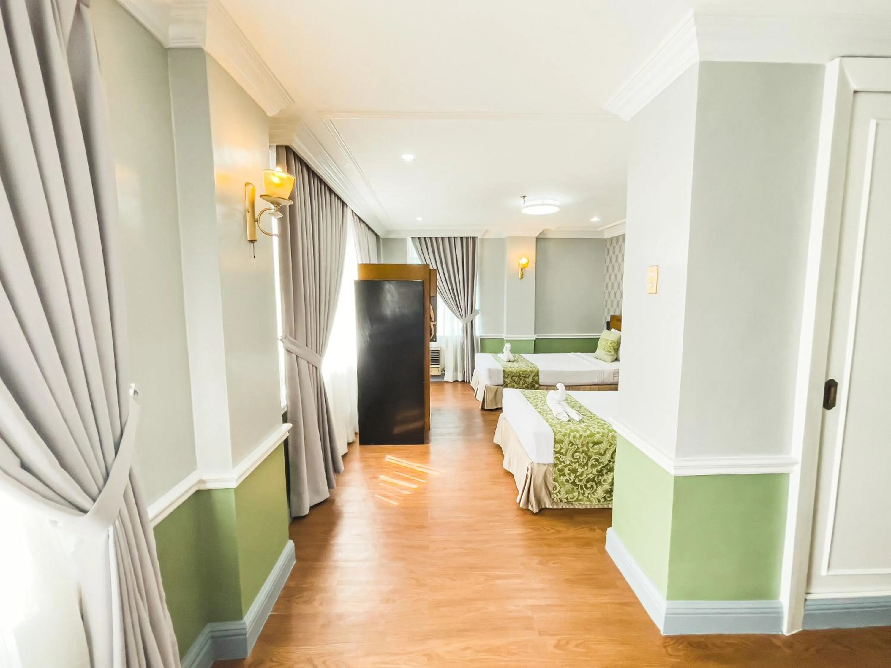 Bedroom, Bed in Miramar Hotel