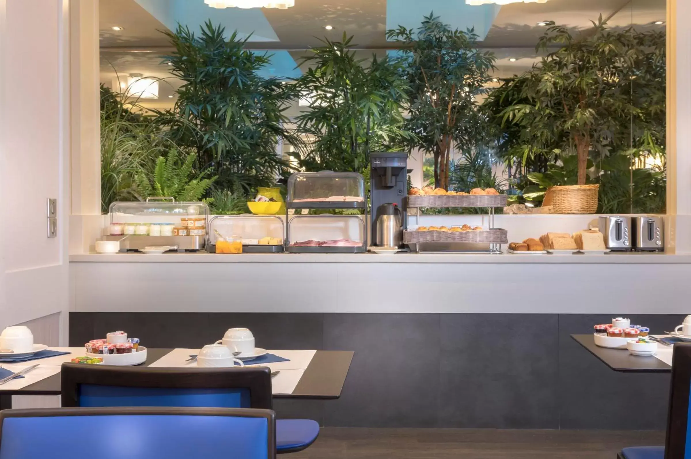 Restaurant/places to eat in Elysées Ceramic Restaurant/places to eat in Elysées Ceramic