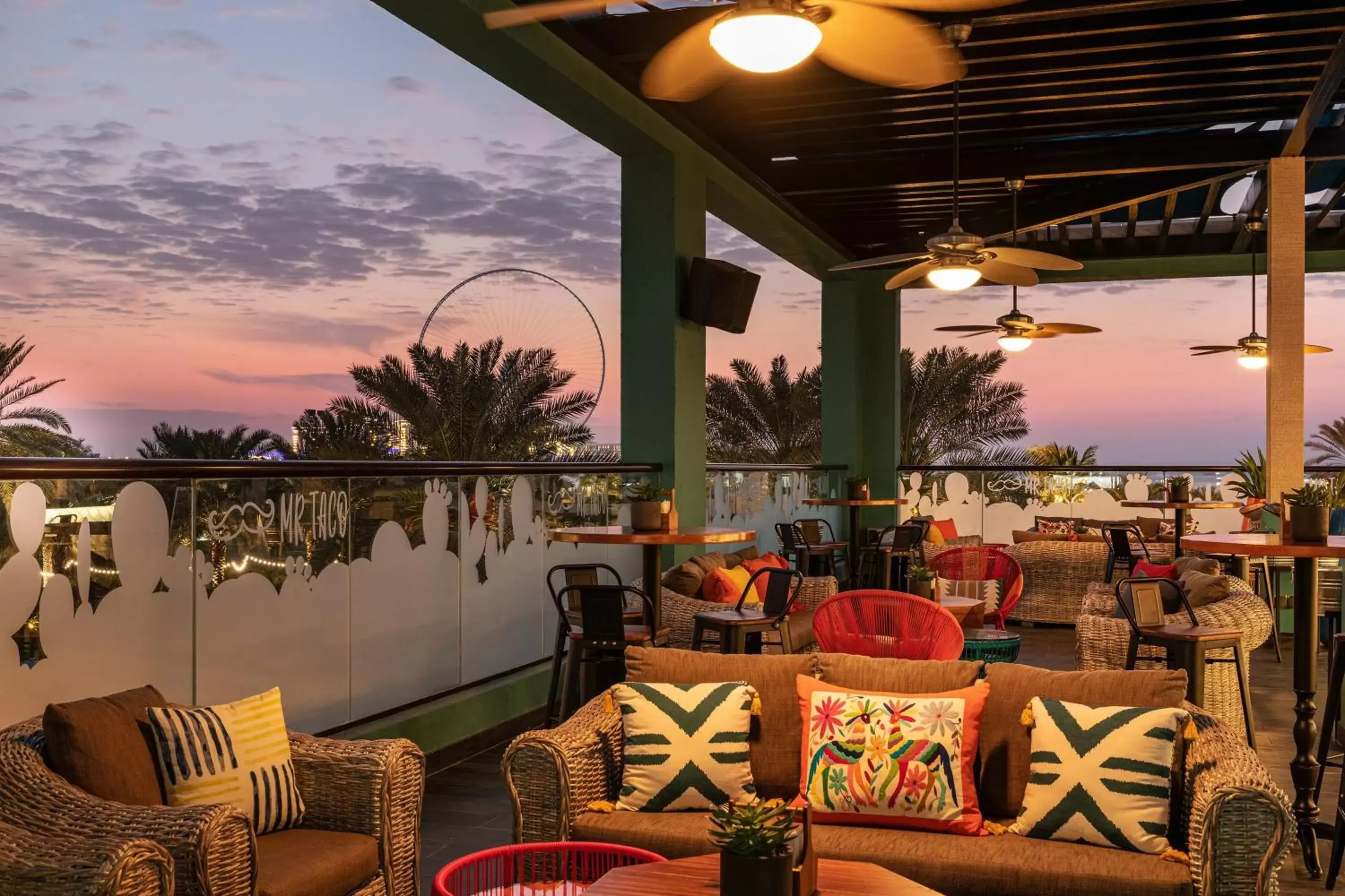 Restaurant/places to eat, Sunrise/Sunset in Le Royal Meridien Beach Resort & Spa Dubai