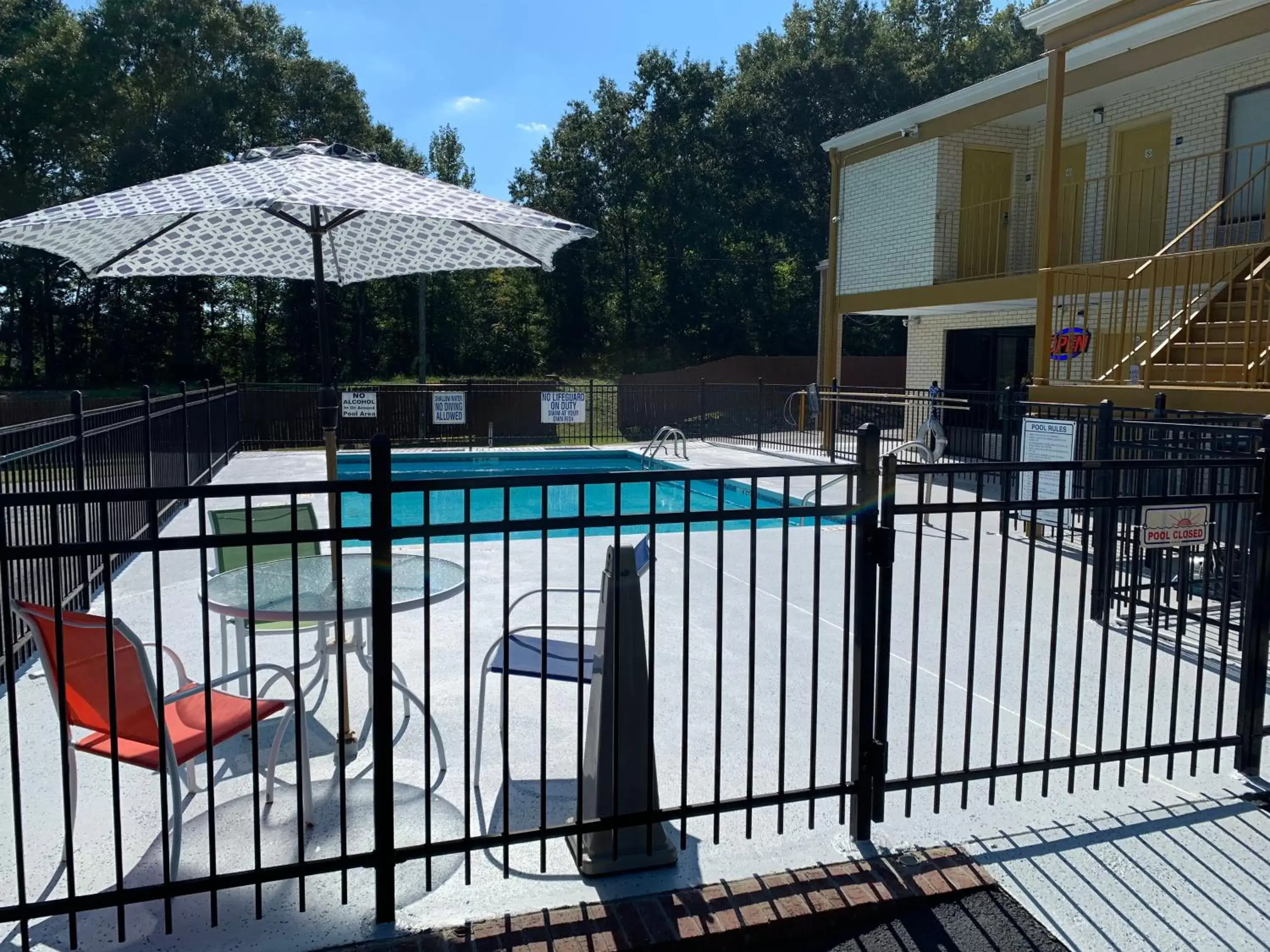 Pool View in Magnolia Inn Laurens