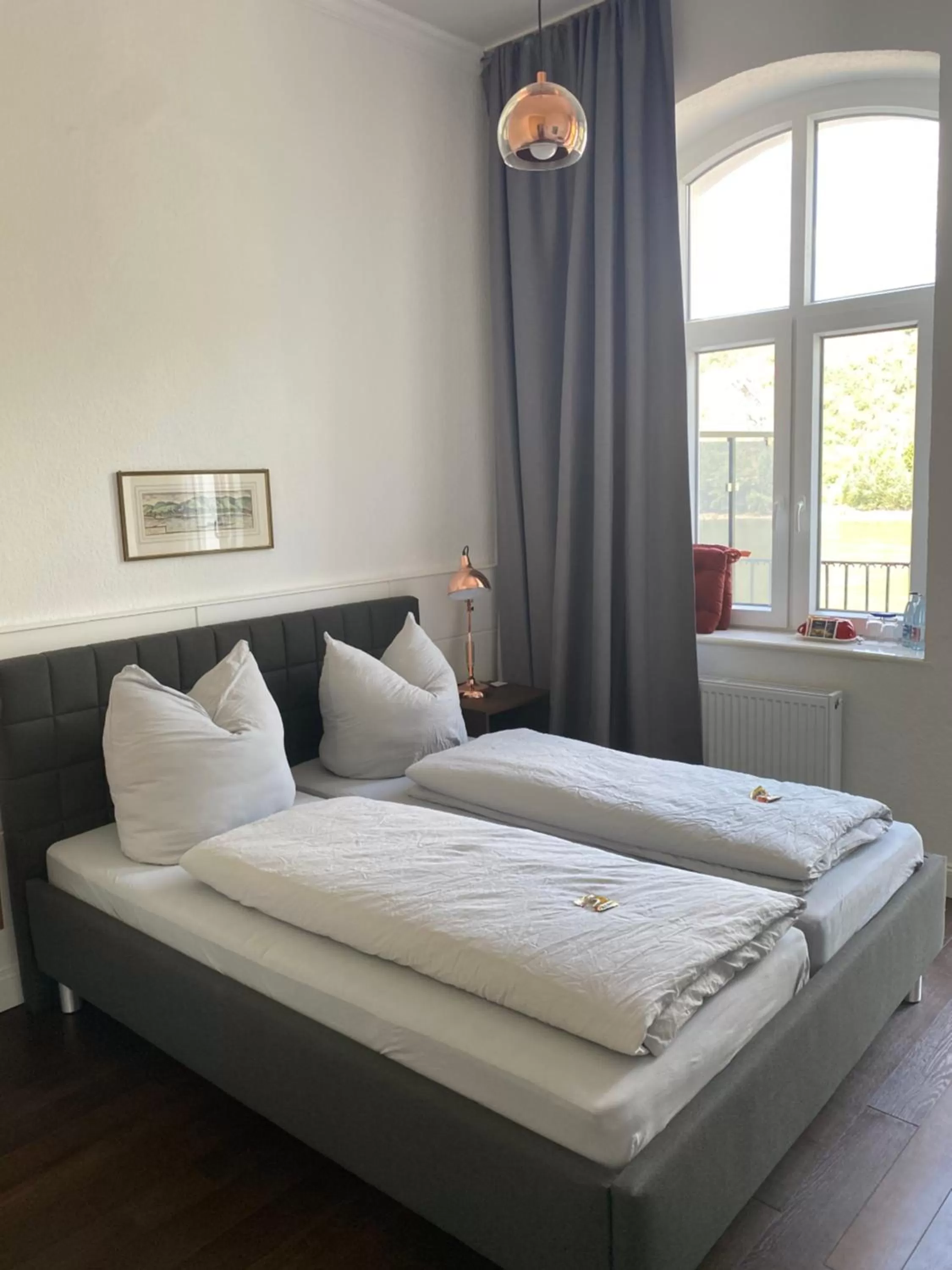Bed in Pension Zur Fähre