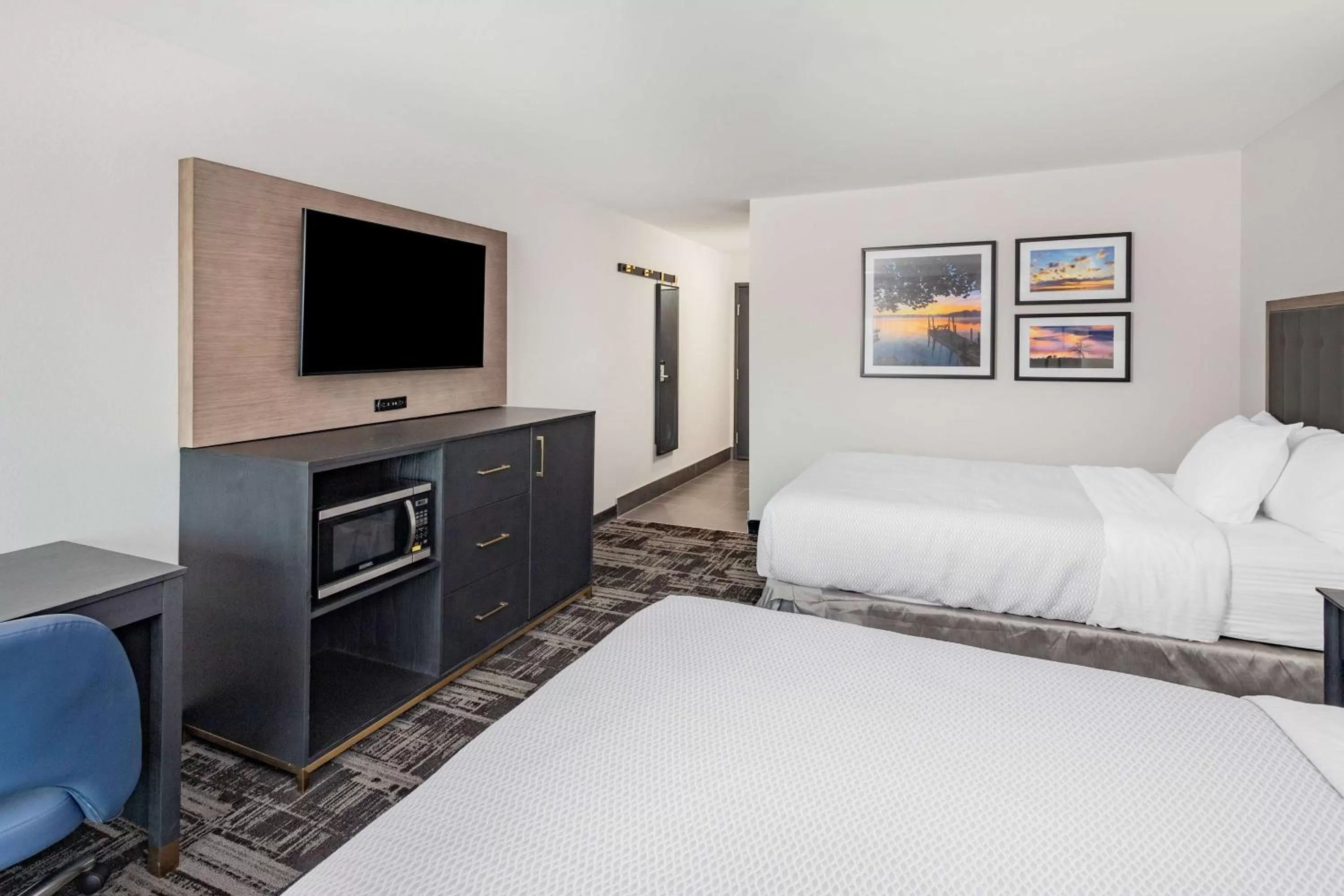 Photo of the whole room, Bed in LaQuinta Suites by Wyndham South Bend Notre Dame Area