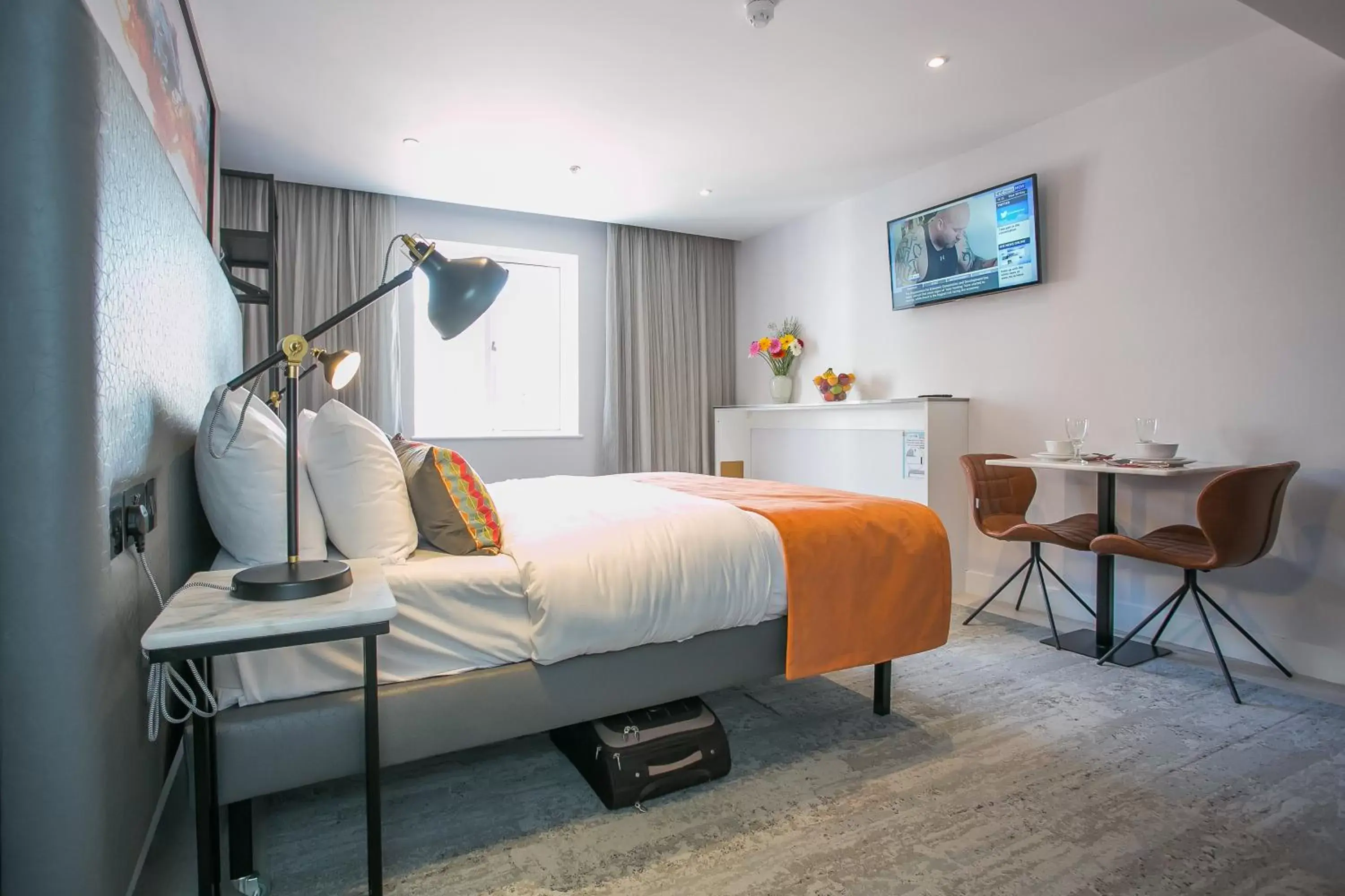 Bed in Grafton Street Studios by City Break Apartments