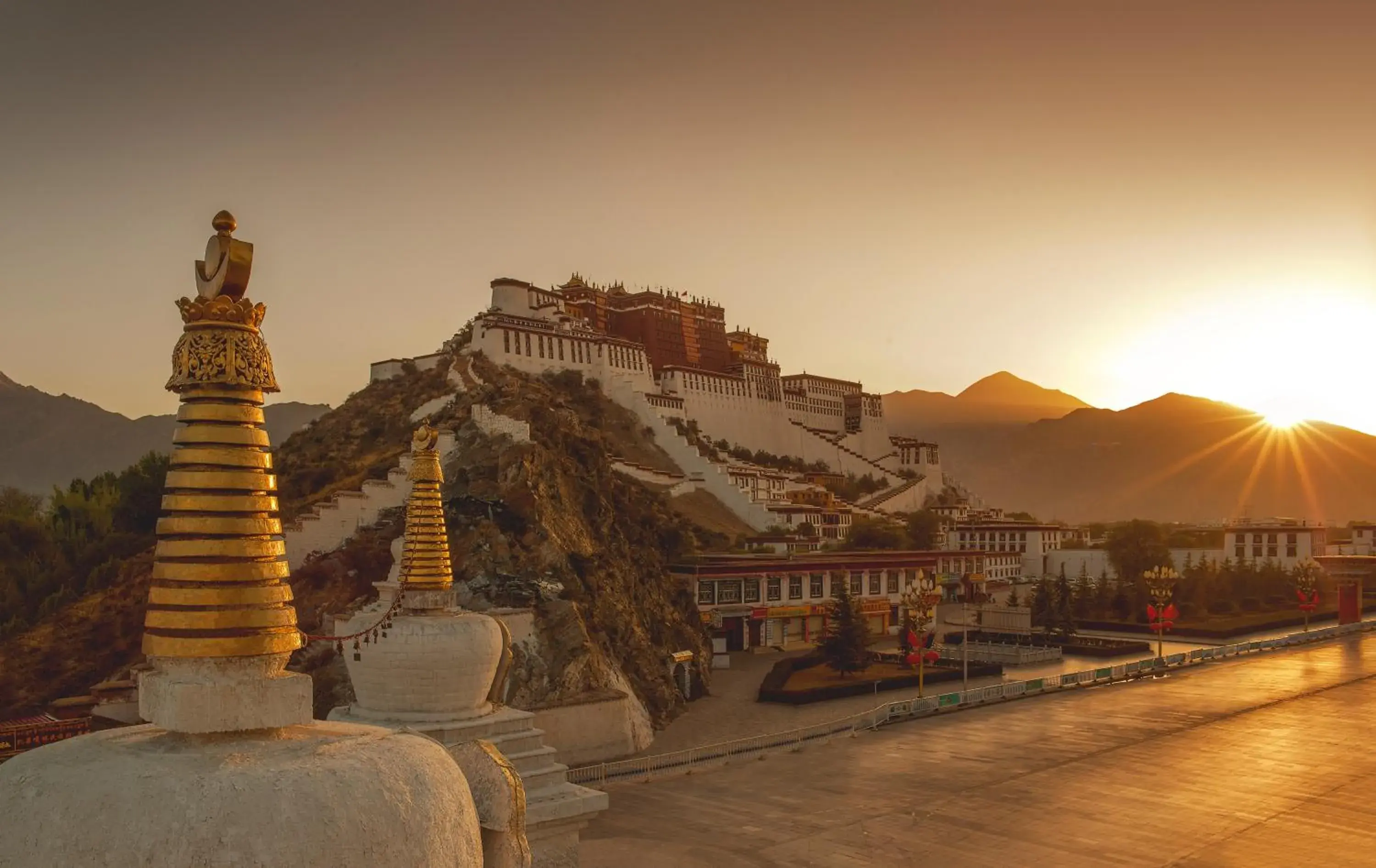 Area and facilities in Shangri-La Lhasa