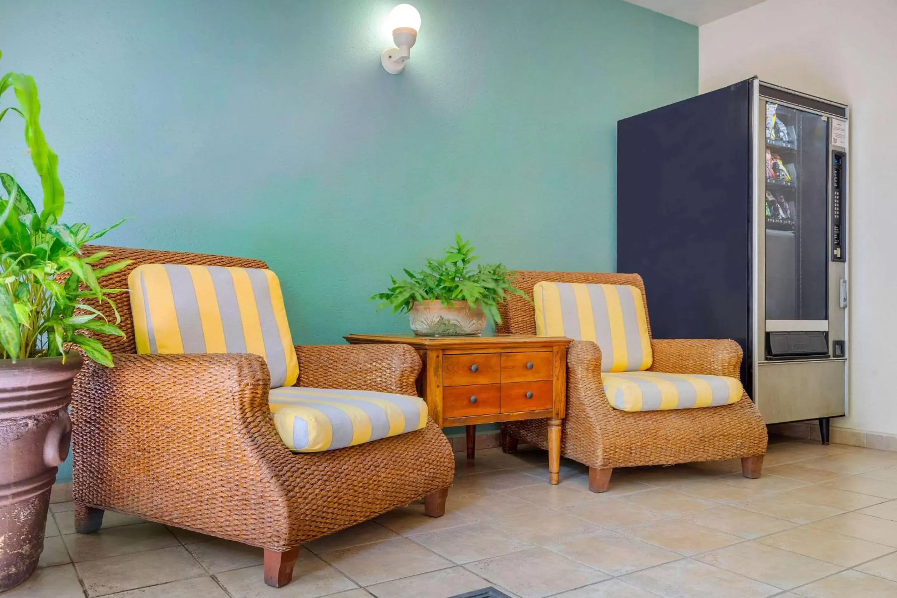 Other, Seating Area in Comfort Inn Tampico