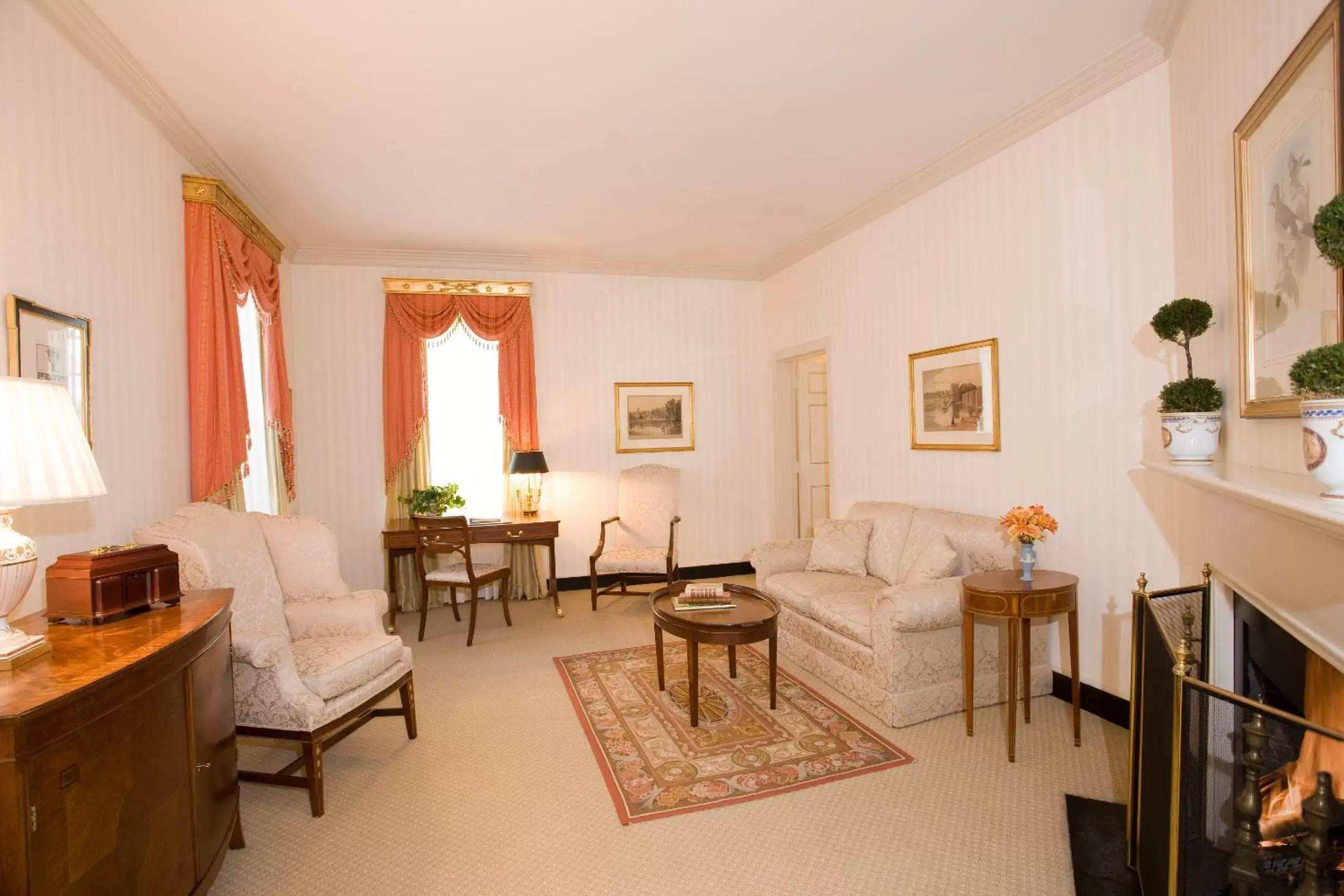 Living room, Seating Area in Williamsburg Inn