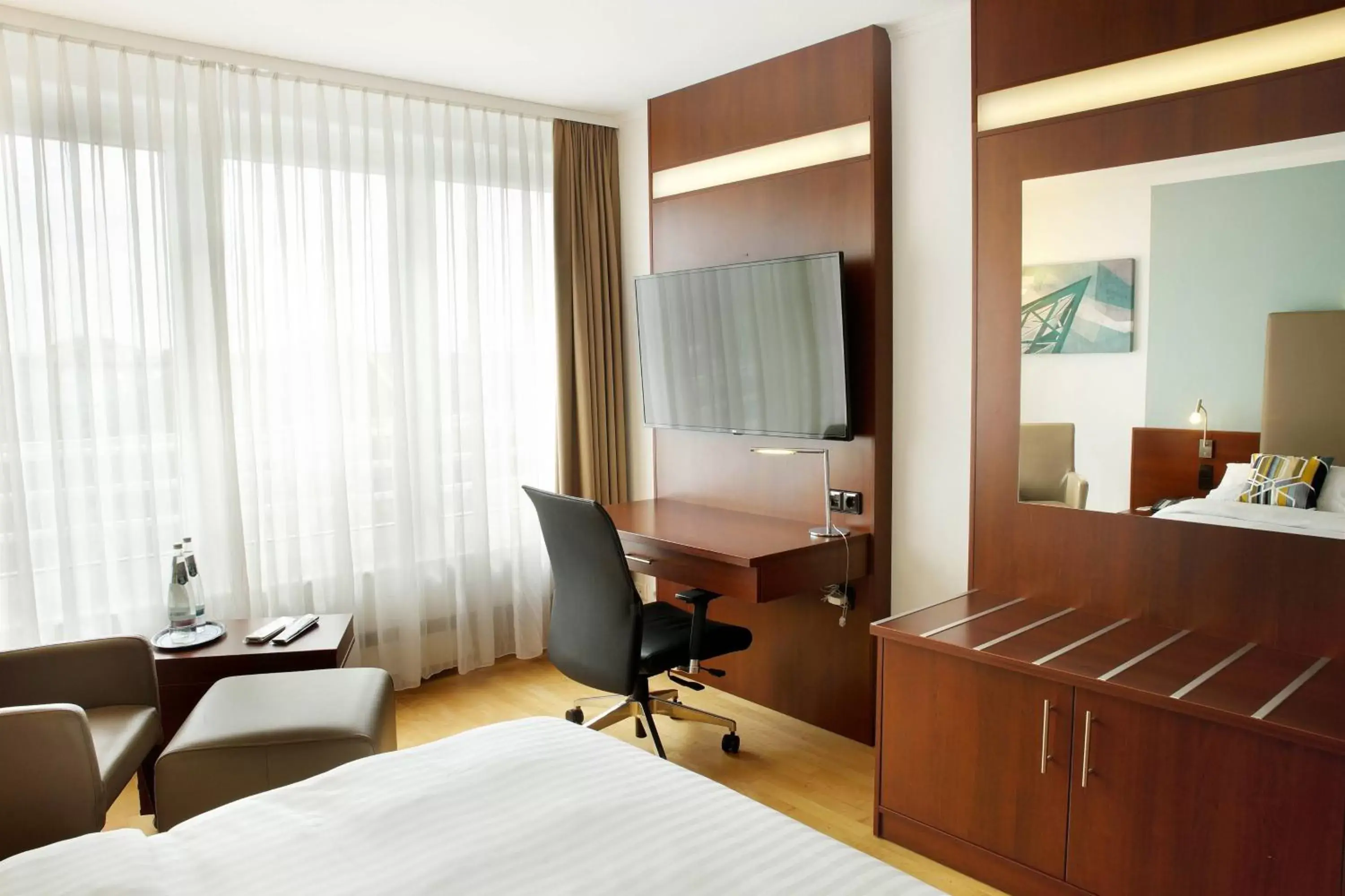 Photo of the whole room, Bed in Courtyard by Marriott Dresden