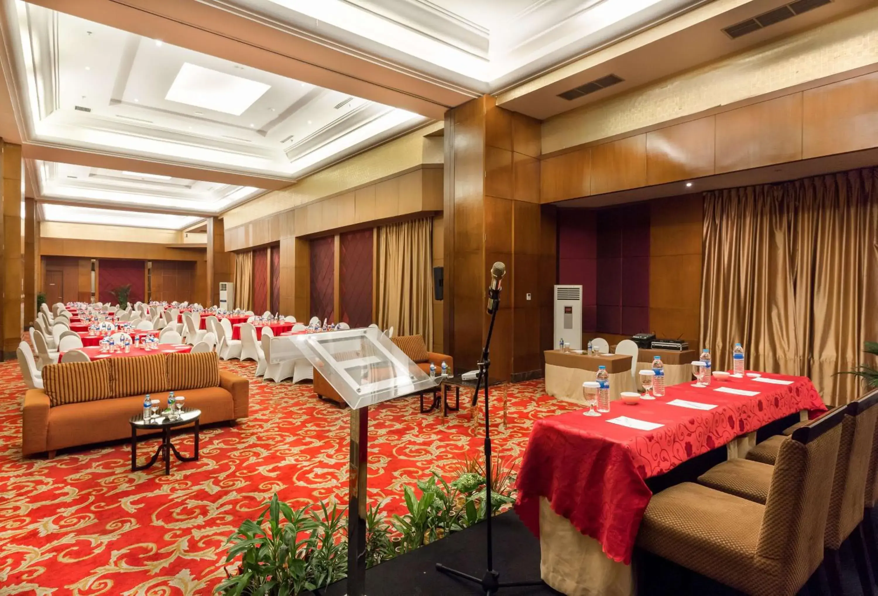 Banquet/Function facilities, Restaurant/Places to Eat in Best Western Mangga Dua Hotel And Residence