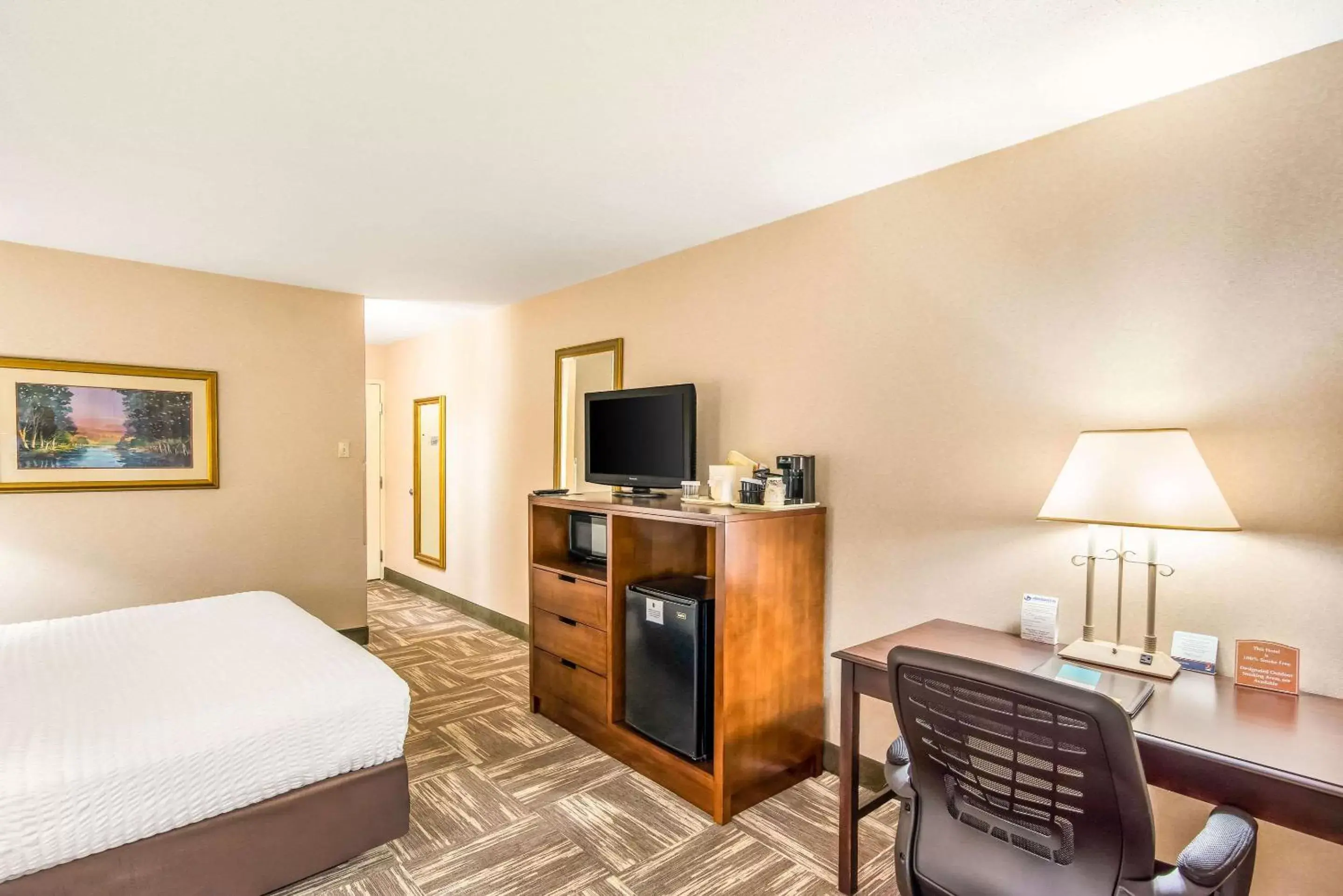 Photo of the whole room, TV/Entertainment Center in Clarion Inn Grand Junction