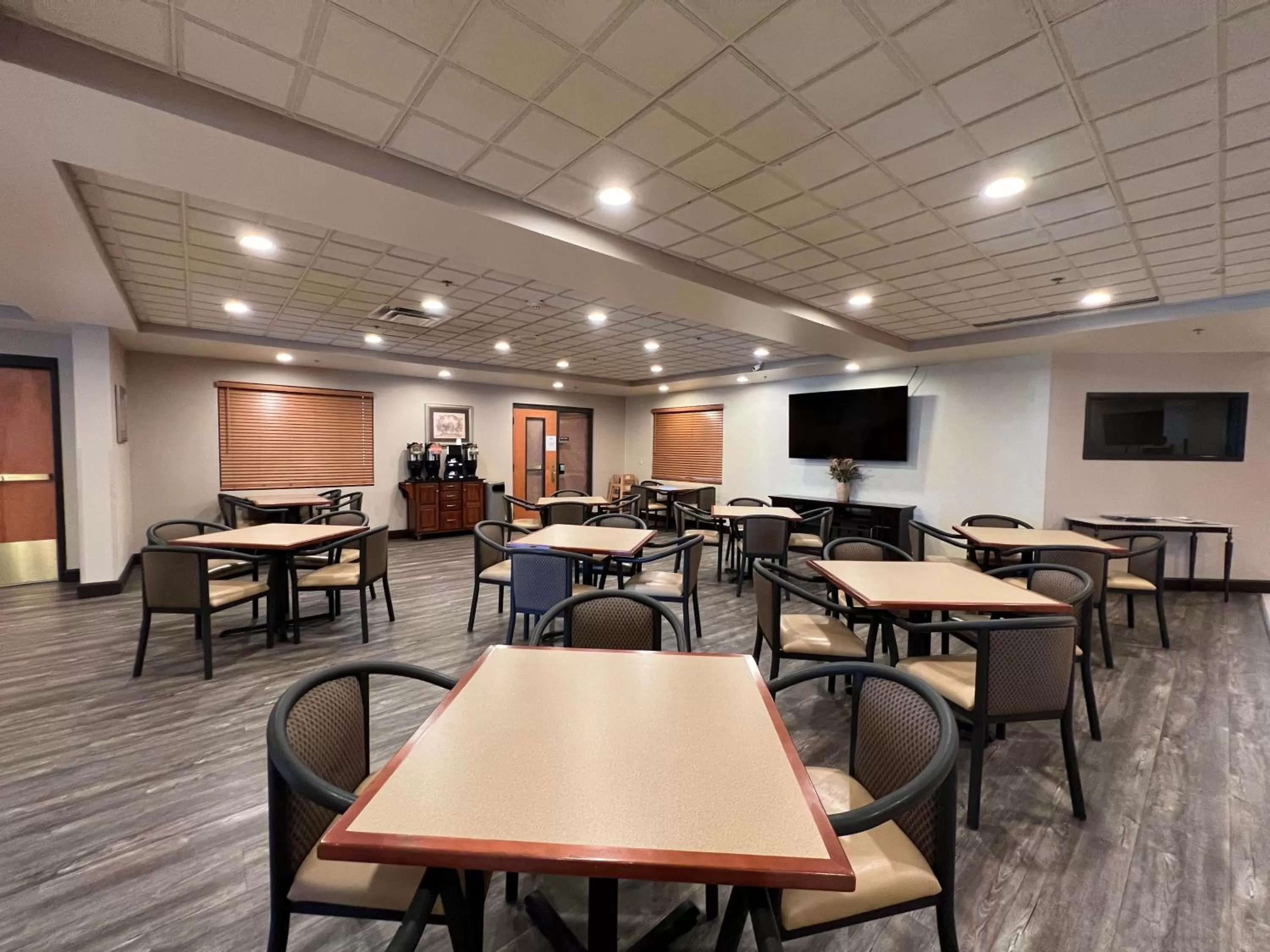 Breakfast in Wingate by Wyndham Coon Rapids