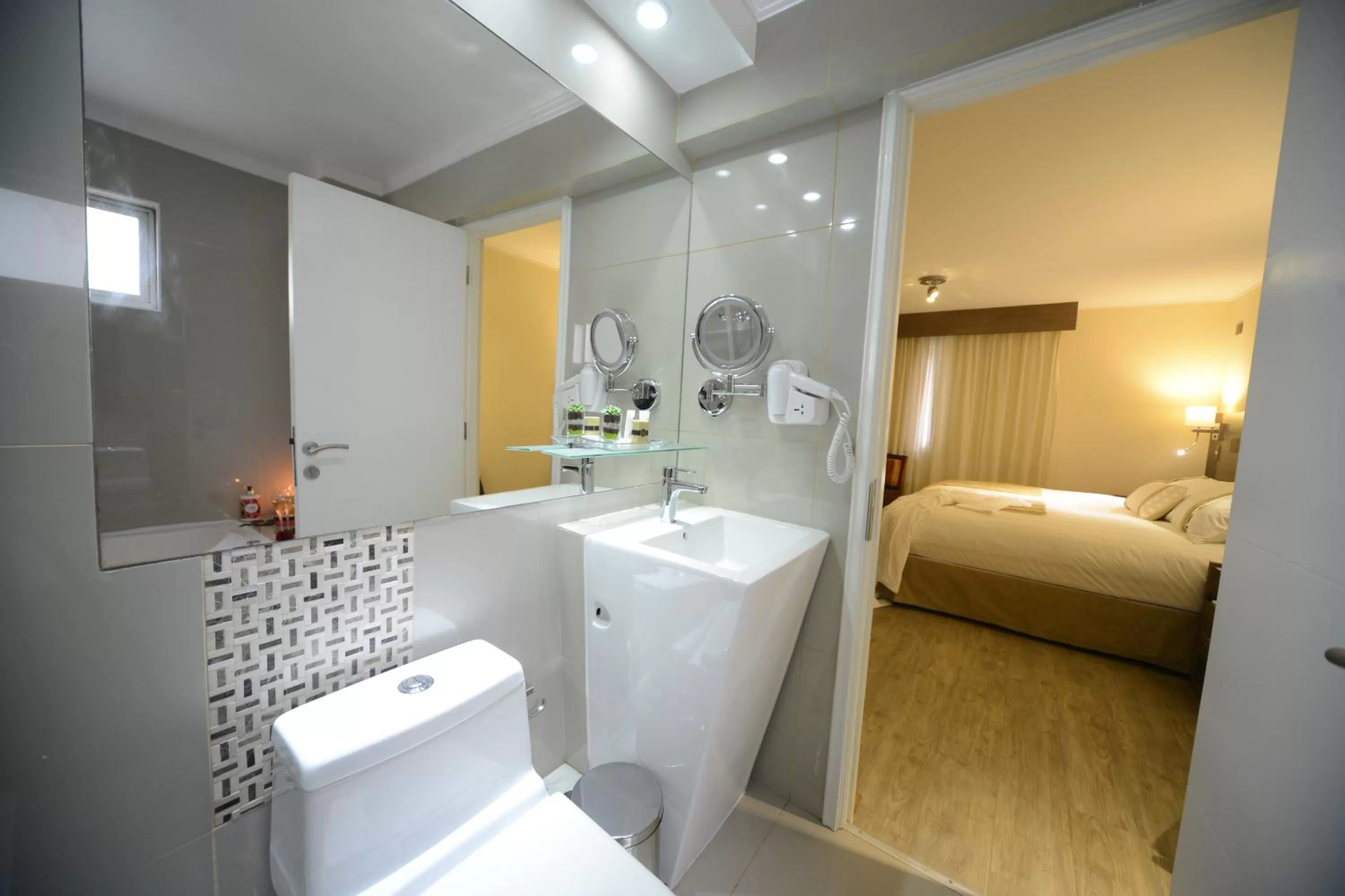 Bathroom, Bed in Hotel Boutique Reyall