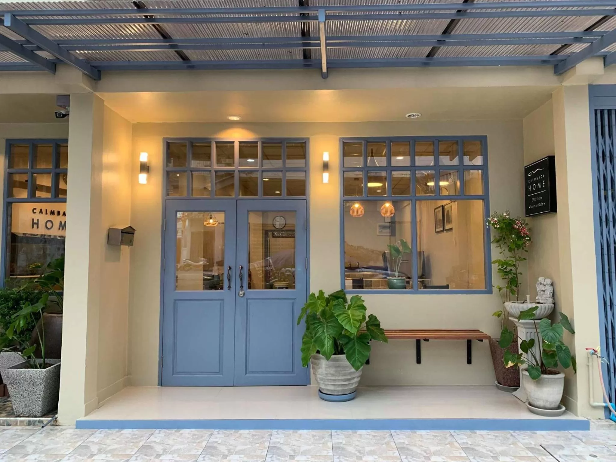 Property building in Achcha hotel - itsaraphap MRT station - Wat Arun