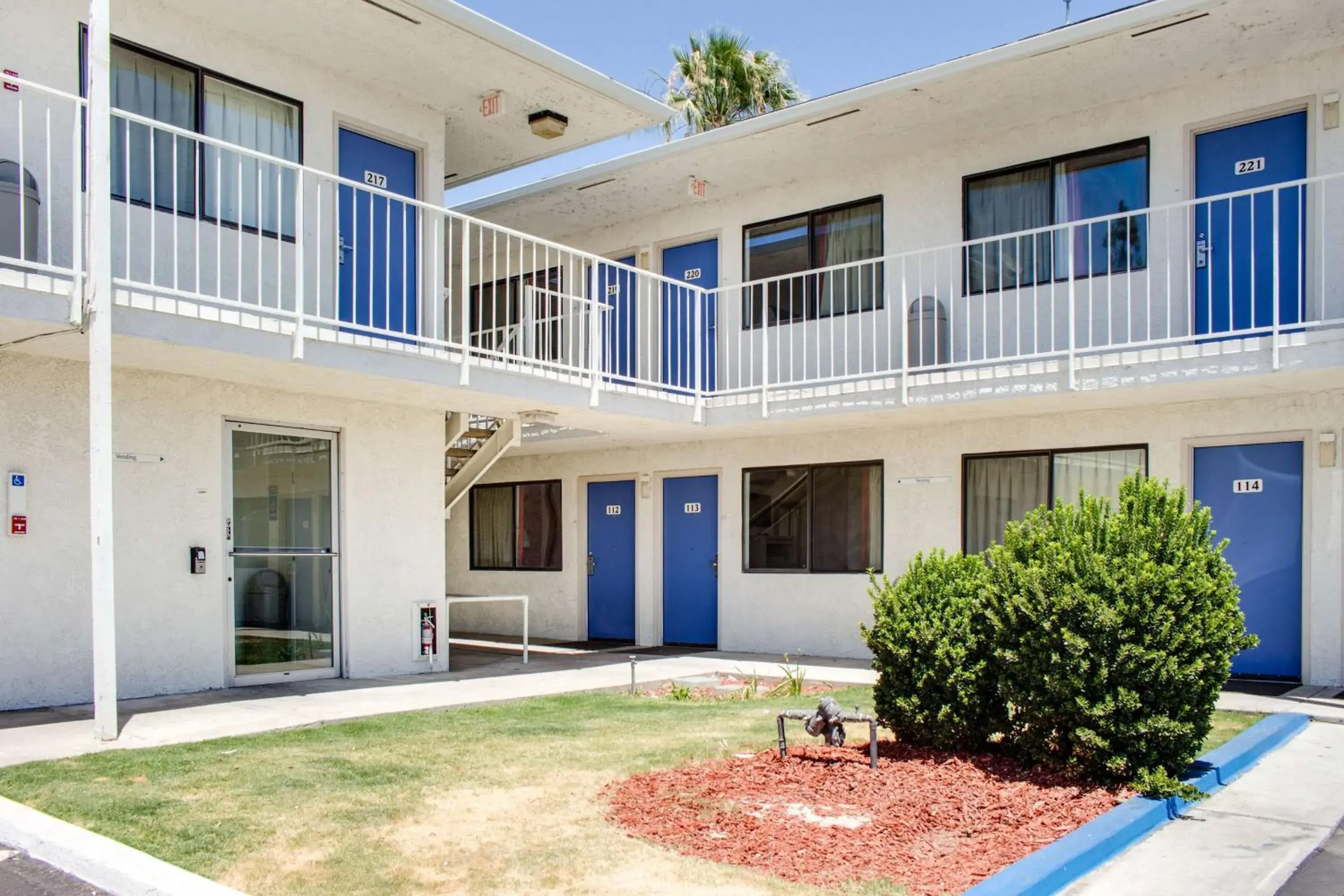 Property Building in Motel 6-Bakersfield, CA - South