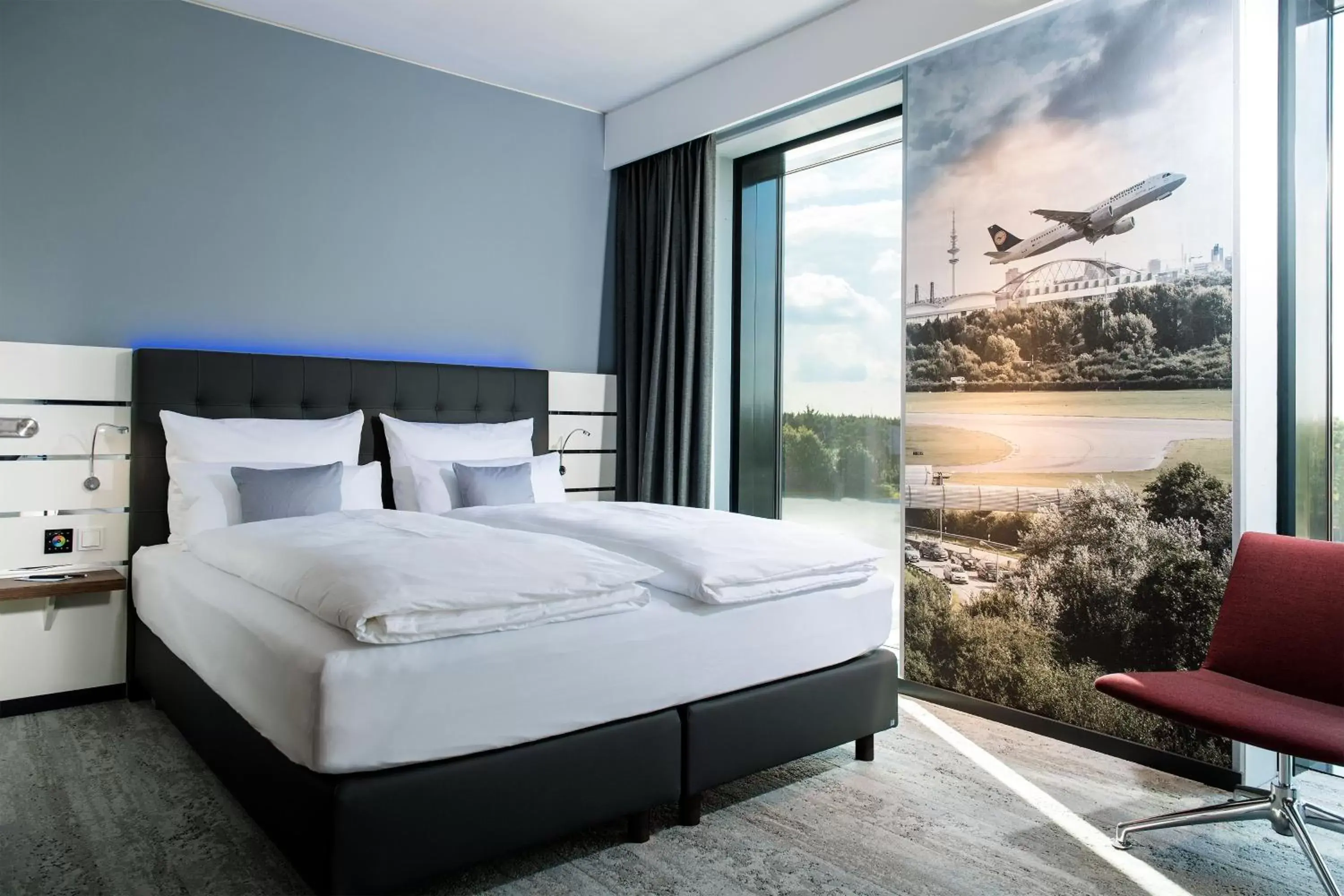 Photo of the whole room, Bed in Airport Plaza Hotel Hamburg, vorher bekannt als Nordport Plaza Hotel