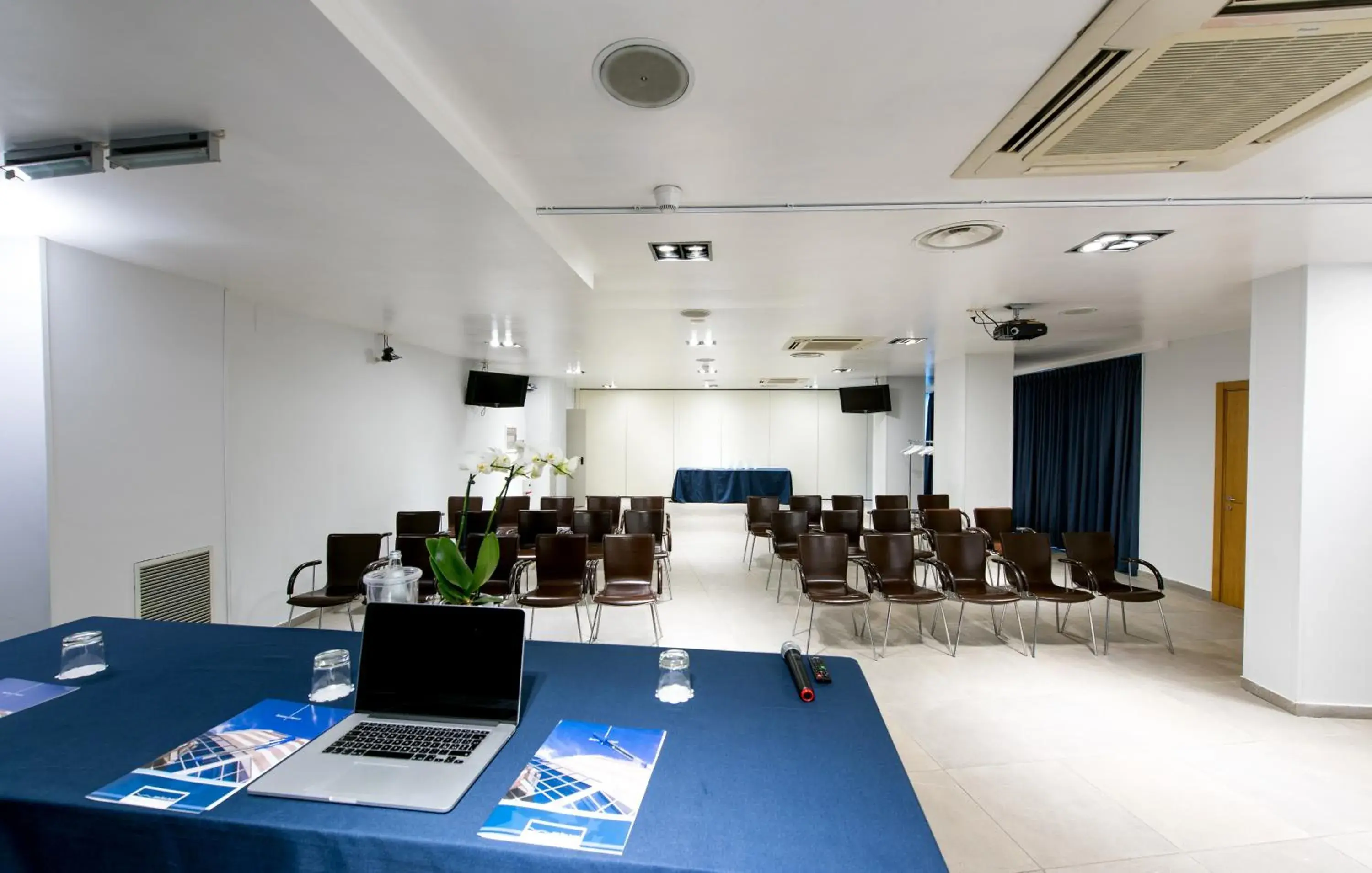 Meeting/conference room, Business Area/Conference Room in Sea Lion Hotel