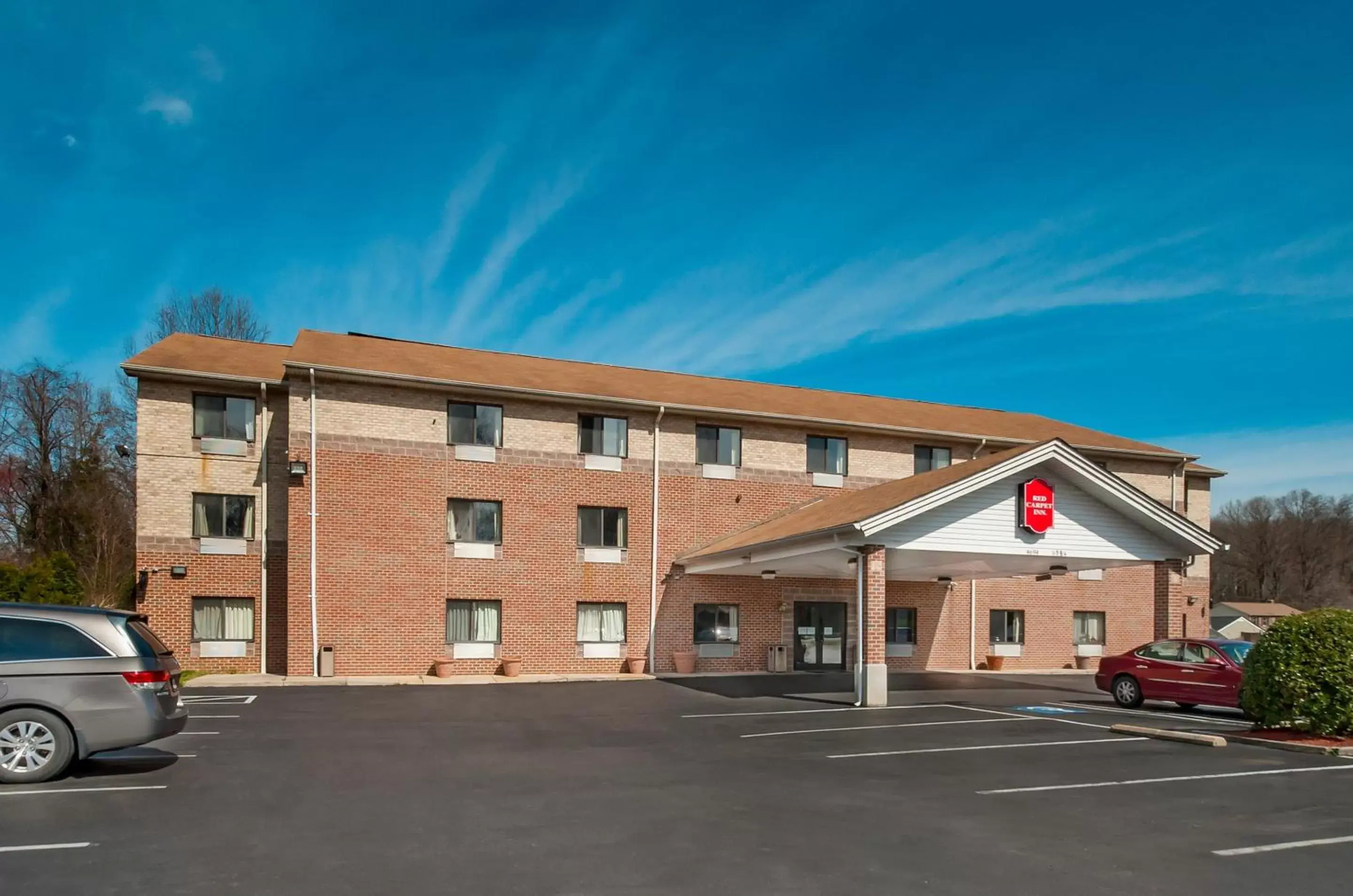 Facade/entrance, Property Building in Red Carpet Inn-Indian Head