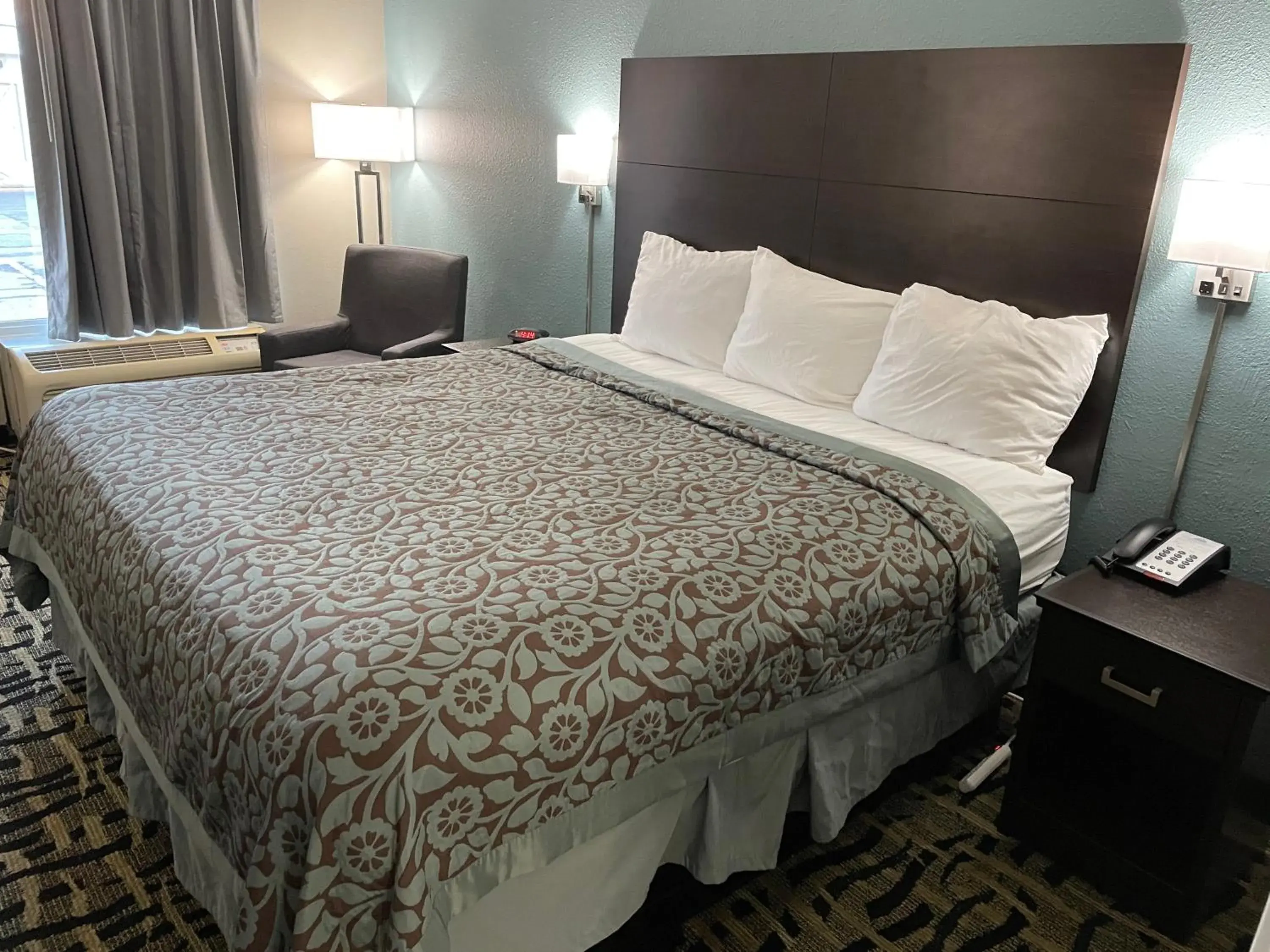 King Room - Disability Access/Non-Smoking in Days Inn & Suites by Wyndham Collierville Germantown Area King Room - Disability Access/Non-Smoking in Days Inn & Suites by Wyndham Collierville Germantown Area