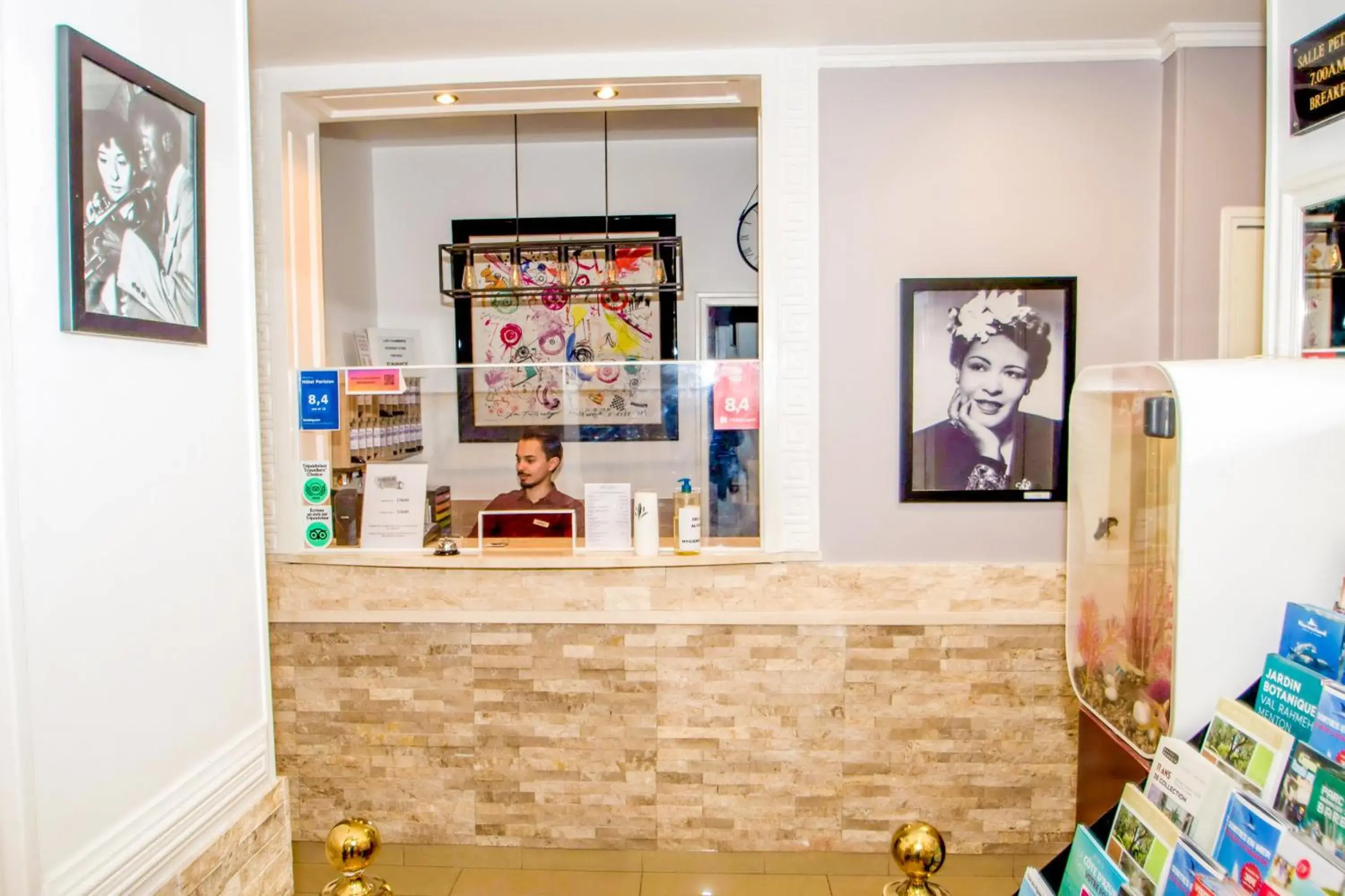 Lobby or reception in Hôtel Parisien Lobby or reception in Hôtel Parisien