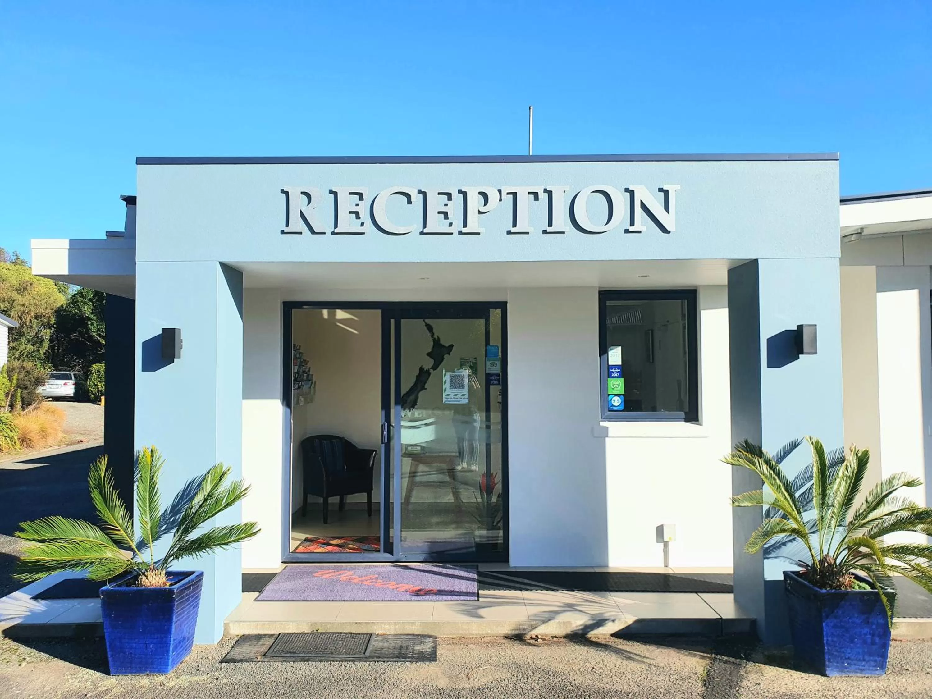 Facade/entrance in Bay Vista Waterfront Motel